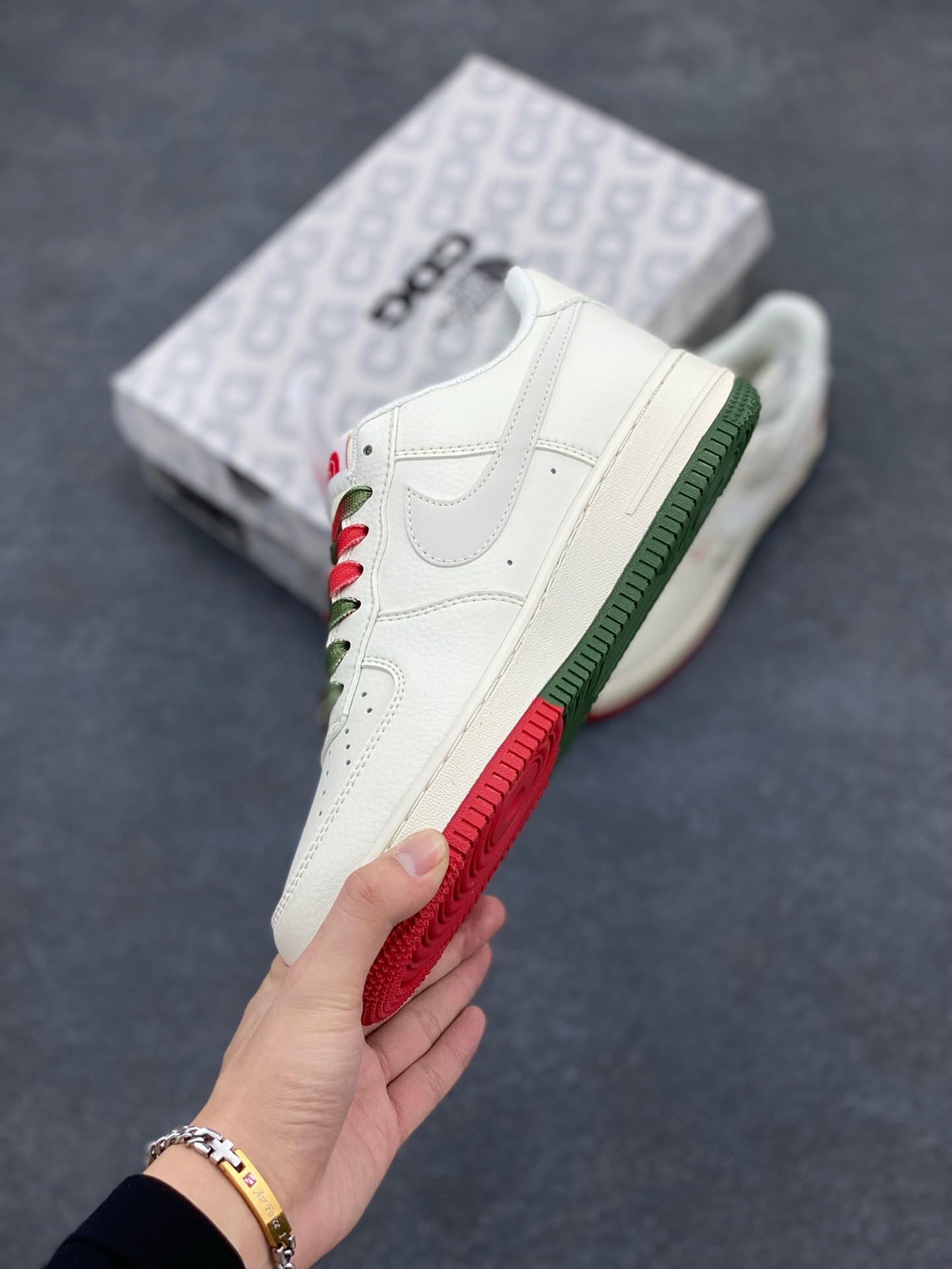 图片[3]-NIke Air Force 1 \’07 Low “北面联名–米红绿双拼”空军一号 低帮 运动鞋 休闲鞋 折边针车 工艺难度大 原楦头原纸板 原装鞋盒 定制五金配件 内置全掌气垫 原厂鞋底 货号：XZ6188-011 尺码：36 36.5 37.5 38 38.5 39 40 40.5 41 42 42.5 43 44 44.5 45-选品中心
