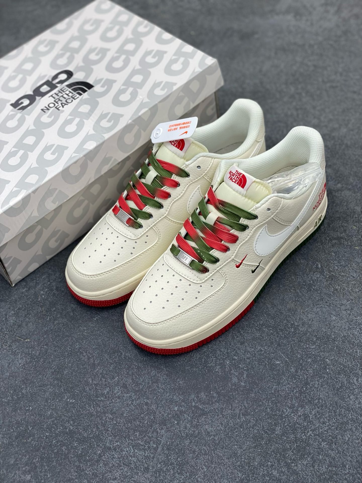 图片[8]-NIke Air Force 1 \’07 Low “北面联名–米红绿双拼”空军一号 低帮 运动鞋 休闲鞋 折边针车 工艺难度大 原楦头原纸板 原装鞋盒 定制五金配件 内置全掌气垫 原厂鞋底 货号：XZ6188-011 尺码：36 36.5 37.5 38 38.5 39 40 40.5 41 42 42.5 43 44 44.5 45-选品中心