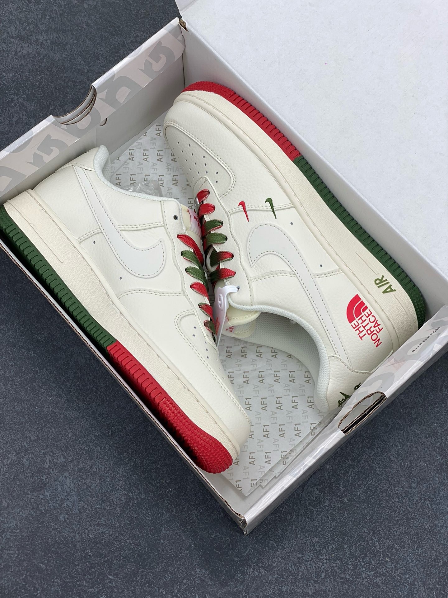 图片[9]-NIke Air Force 1 \’07 Low “北面联名–米红绿双拼”空军一号 低帮 运动鞋 休闲鞋 折边针车 工艺难度大 原楦头原纸板 原装鞋盒 定制五金配件 内置全掌气垫 原厂鞋底 货号：XZ6188-011 尺码：36 36.5 37.5 38 38.5 39 40 40.5 41 42 42.5 43 44 44.5 45-选品中心