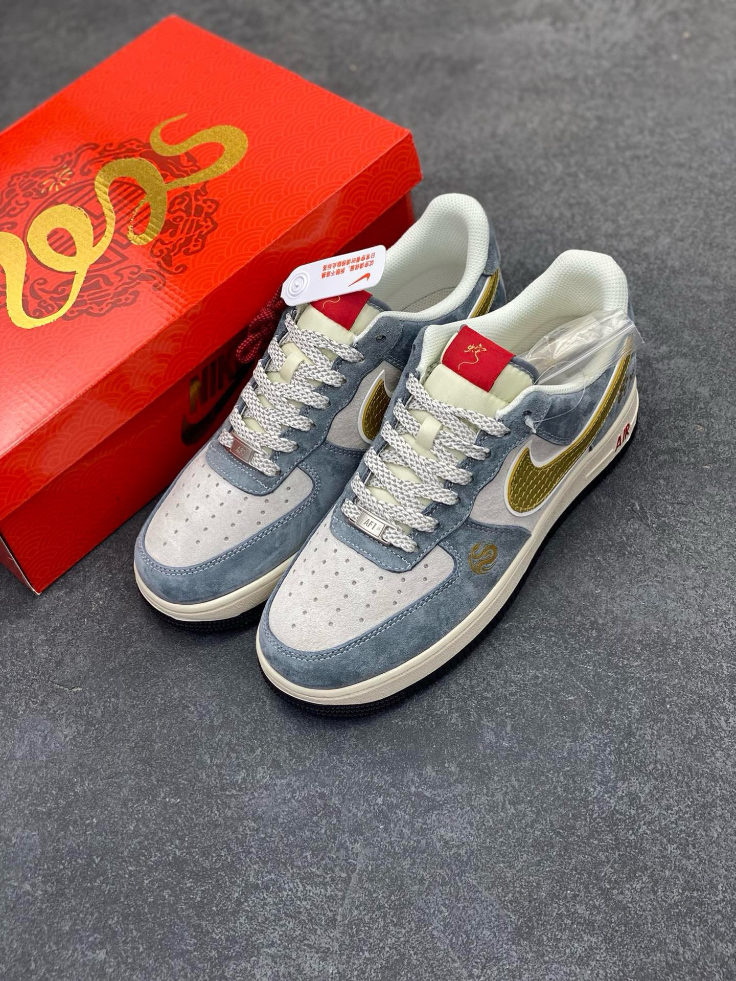 图片[8]-NIke Air Force 1 \’07 Low “蛇年限定–金蛇鳞”空军一号 低帮 运动鞋 休闲鞋 折边针车 工艺难度大 原楦头原纸板 原装鞋盒 定制五金配件 内置全掌气垫 原厂鞋底 货号：XZ2025-688 尺码：36 36.5 37.5 38 38.5 39 40 40.5 41 42 42.5 43 44 44.5 45-选品中心