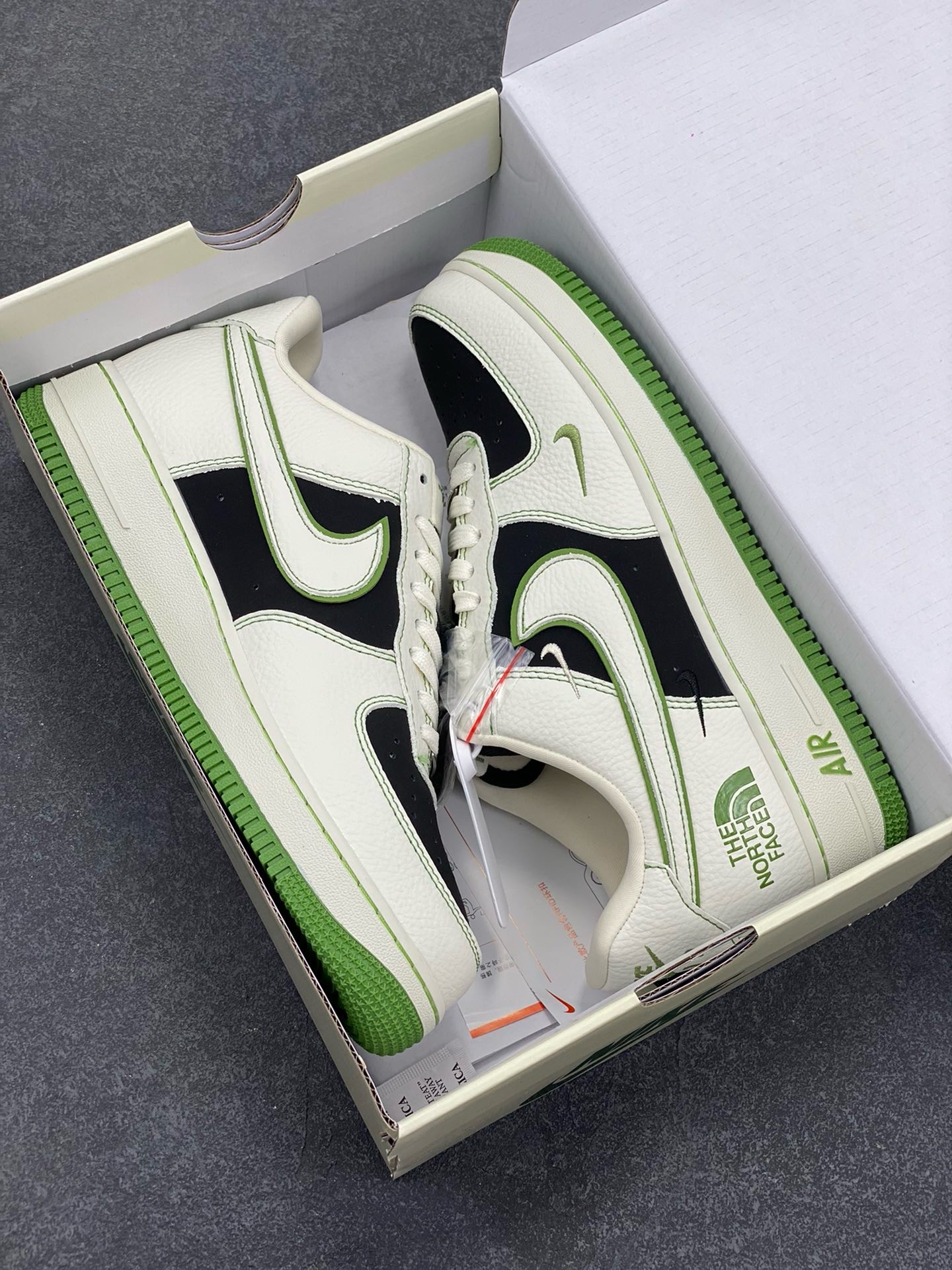 图片[9]-福利特价 NIke Air Force 1 \’07 Low “北面联名”空军一号 低帮 运动鞋 休闲鞋 折边针车 工艺难度大 原楦头原纸板 原装鞋盒 定制五金配件 内置全掌气垫 原厂鞋底 货号：SC9207-527 尺码：36 36.5 37.5 38 38.5 39 40 40.5 41 42 42.5 43 44 44.5 45-选品中心