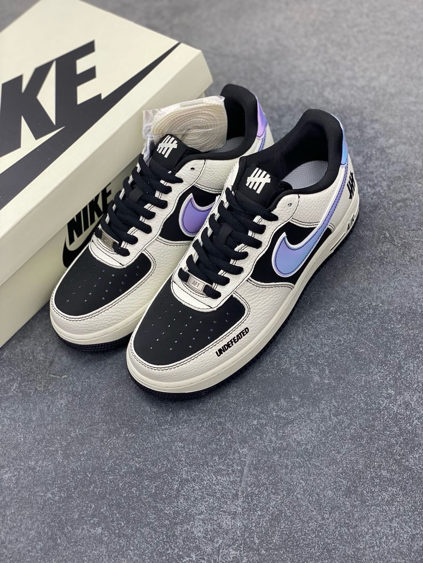 图片[8]-福利特价 NIke Air Force 1 \’07 Low “UN联名”空军一号 低帮 运动鞋 休闲鞋 折边针车 工艺难度大 原楦头原纸板 原装鞋盒 定制五金配件 内置全掌气垫 原厂鞋底 货号：SC9207-528 尺码：36 36.5 37.5 38 38.5 39 40 40.5 41 42 42.5 43 44 44.5 45-选品中心