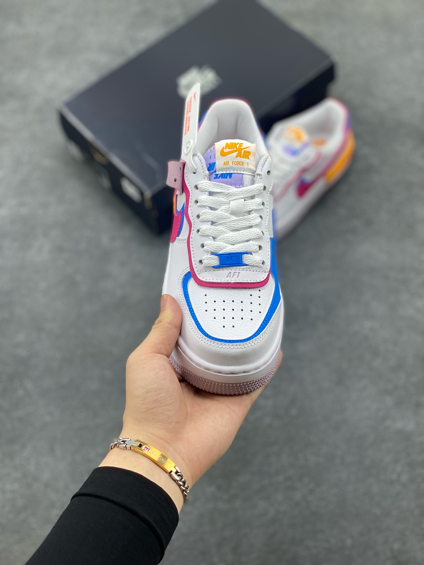 图片[2]-福利特价 NK Air Force 1 Shadow 轻量增高低帮百搭板鞋\”拼接马卡龙\” 全新少女系解构主义设计双层轻量EVA发泡中底+防滑RB橡胶外圈底鞋底 原楦头原纸板 打造纯正空军版型 专注外贸渠道 全掌内置蜂窝气垫 原盒配件 原厂中底钢印、拉帮完美 货号：HF5064-100 尺码：35.5 36 36.5 37.5 38 38.5 39 40 40.5 41 42-选品中心
