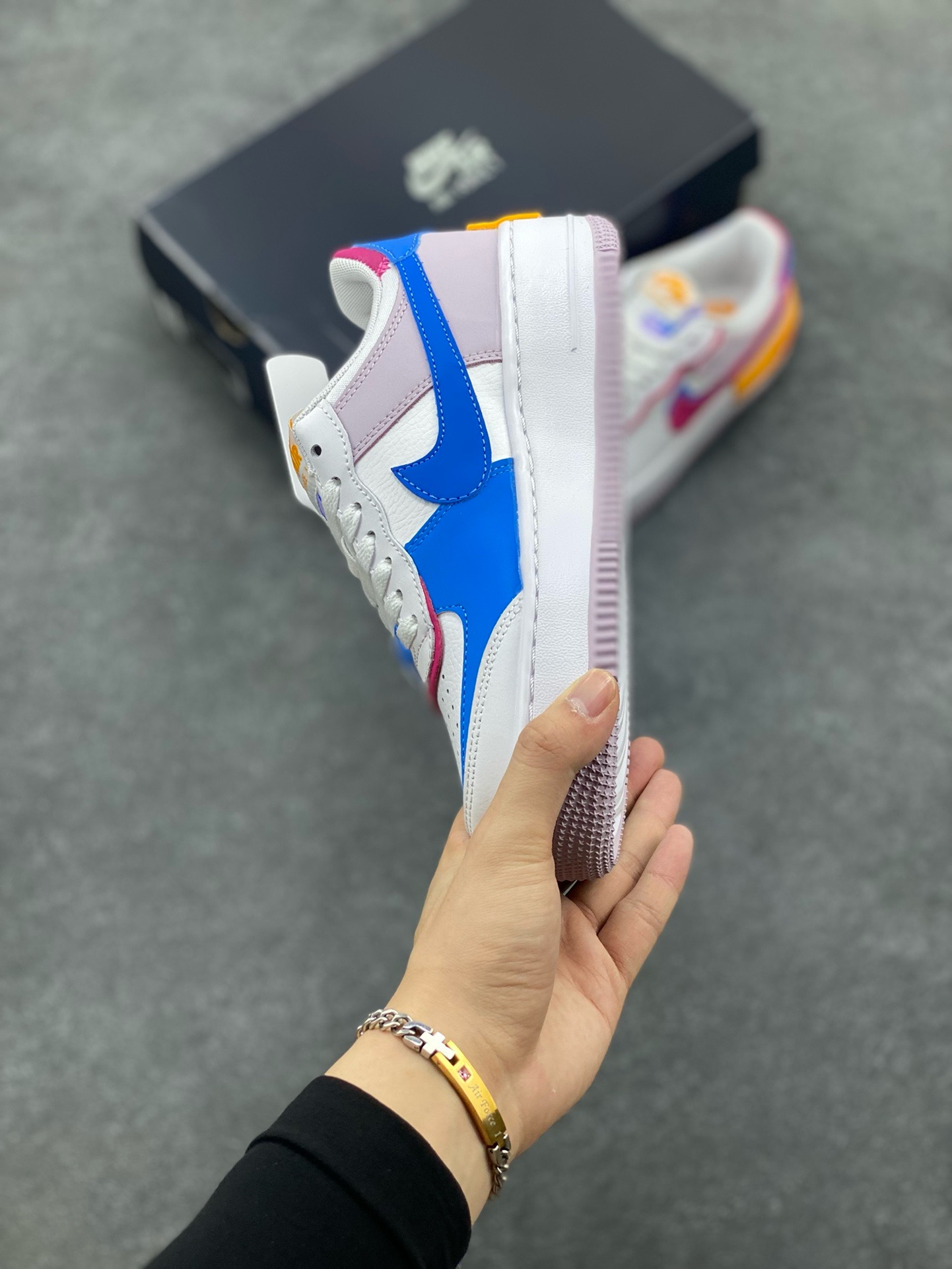 图片[3]-福利特价 NK Air Force 1 Shadow 轻量增高低帮百搭板鞋\”拼接马卡龙\” 全新少女系解构主义设计双层轻量EVA发泡中底+防滑RB橡胶外圈底鞋底 原楦头原纸板 打造纯正空军版型 专注外贸渠道 全掌内置蜂窝气垫 原盒配件 原厂中底钢印、拉帮完美 货号：HF5064-100 尺码：35.5 36 36.5 37.5 38 38.5 39 40 40.5 41 42-选品中心