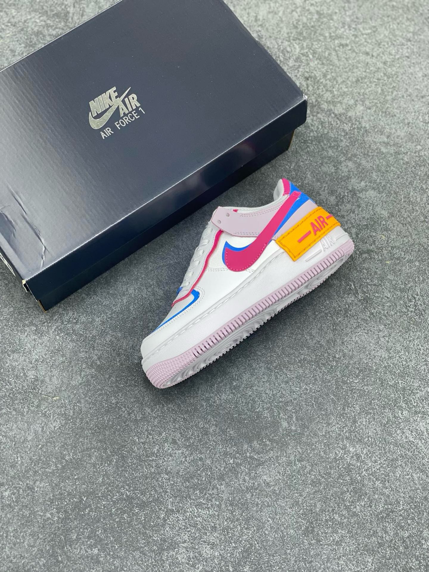 图片[7]-福利特价 NK Air Force 1 Shadow 轻量增高低帮百搭板鞋\”拼接马卡龙\” 全新少女系解构主义设计双层轻量EVA发泡中底+防滑RB橡胶外圈底鞋底 原楦头原纸板 打造纯正空军版型 专注外贸渠道 全掌内置蜂窝气垫 原盒配件 原厂中底钢印、拉帮完美 货号：HF5064-100 尺码：35.5 36 36.5 37.5 38 38.5 39 40 40.5 41 42-选品中心