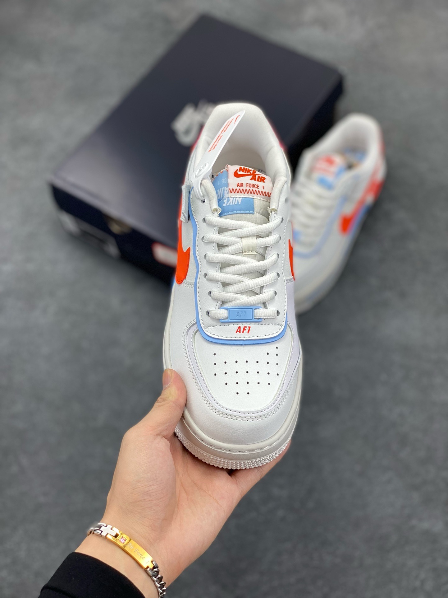 图片[2]-福利特价 NK Air Force 1 Shadow 轻量增高低帮百搭板鞋\”拼接马卡龙\” 全新少女系解构主义设计双层轻量EVA发泡中底+防滑RB橡胶外圈底鞋底 原楦头原纸板 打造纯正空军版型 专注外贸渠道 全掌内置蜂窝气垫 原盒配件 原厂中底钢印、拉帮完美 货号：CQ9503-100 尺码：35.5 36 36.5 37.5 38 38.5 39 40 40.5 41 42-选品中心