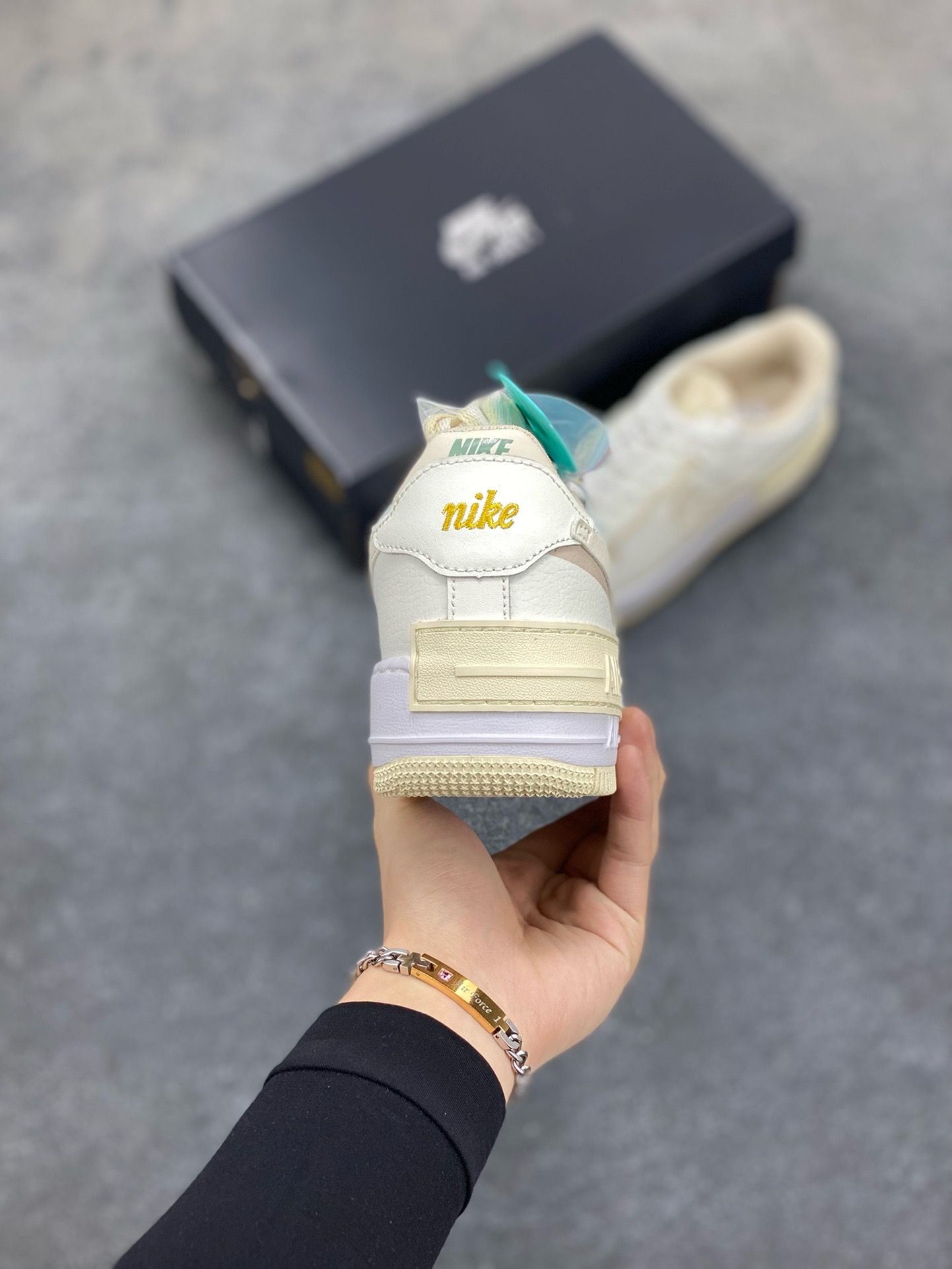 图片[4]-福利特价 NK Air Force 1 Shadow 轻量增高低帮百搭板鞋\”拼接马卡龙\” 全新少女系解构主义设计双层轻量EVA发泡中底+防滑RB橡胶外圈底鞋底 原楦头原纸板 打造纯正空军版型 专注外贸渠道 全掌内置蜂窝气垫 原盒配件 原厂中底钢印、拉帮完美 货号：FQ6871-111 尺码：35.5 36 36.5 37.5 38 38.5 39 40 40.5 41 42-选品中心