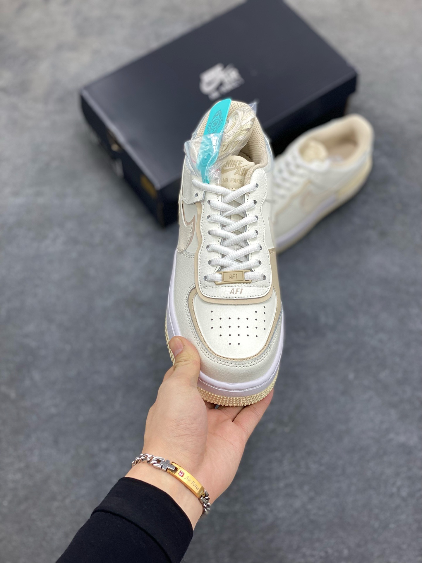 图片[2]-福利特价 NK Air Force 1 Shadow 轻量增高低帮百搭板鞋\”拼接马卡龙\” 全新少女系解构主义设计双层轻量EVA发泡中底+防滑RB橡胶外圈底鞋底 原楦头原纸板 打造纯正空军版型 专注外贸渠道 全掌内置蜂窝气垫 原盒配件 原厂中底钢印、拉帮完美 货号：FQ6871-111 尺码：35.5 36 36.5 37.5 38 38.5 39 40 40.5 41 42-选品中心