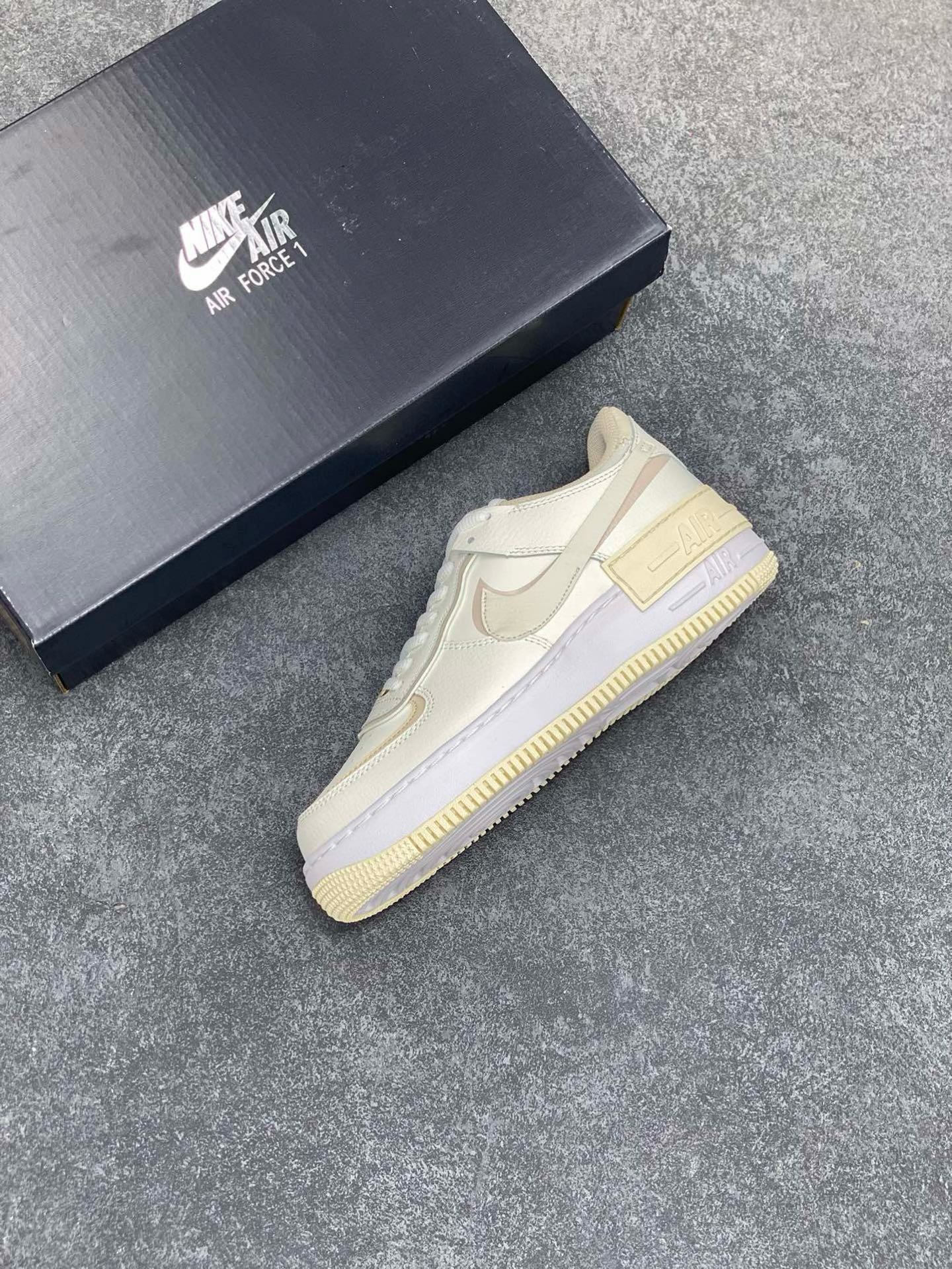 图片[7]-福利特价 NK Air Force 1 Shadow 轻量增高低帮百搭板鞋\”拼接马卡龙\” 全新少女系解构主义设计双层轻量EVA发泡中底+防滑RB橡胶外圈底鞋底 原楦头原纸板 打造纯正空军版型 专注外贸渠道 全掌内置蜂窝气垫 原盒配件 原厂中底钢印、拉帮完美 货号：FQ6871-111 尺码：35.5 36 36.5 37.5 38 38.5 39 40 40.5 41 42-选品中心