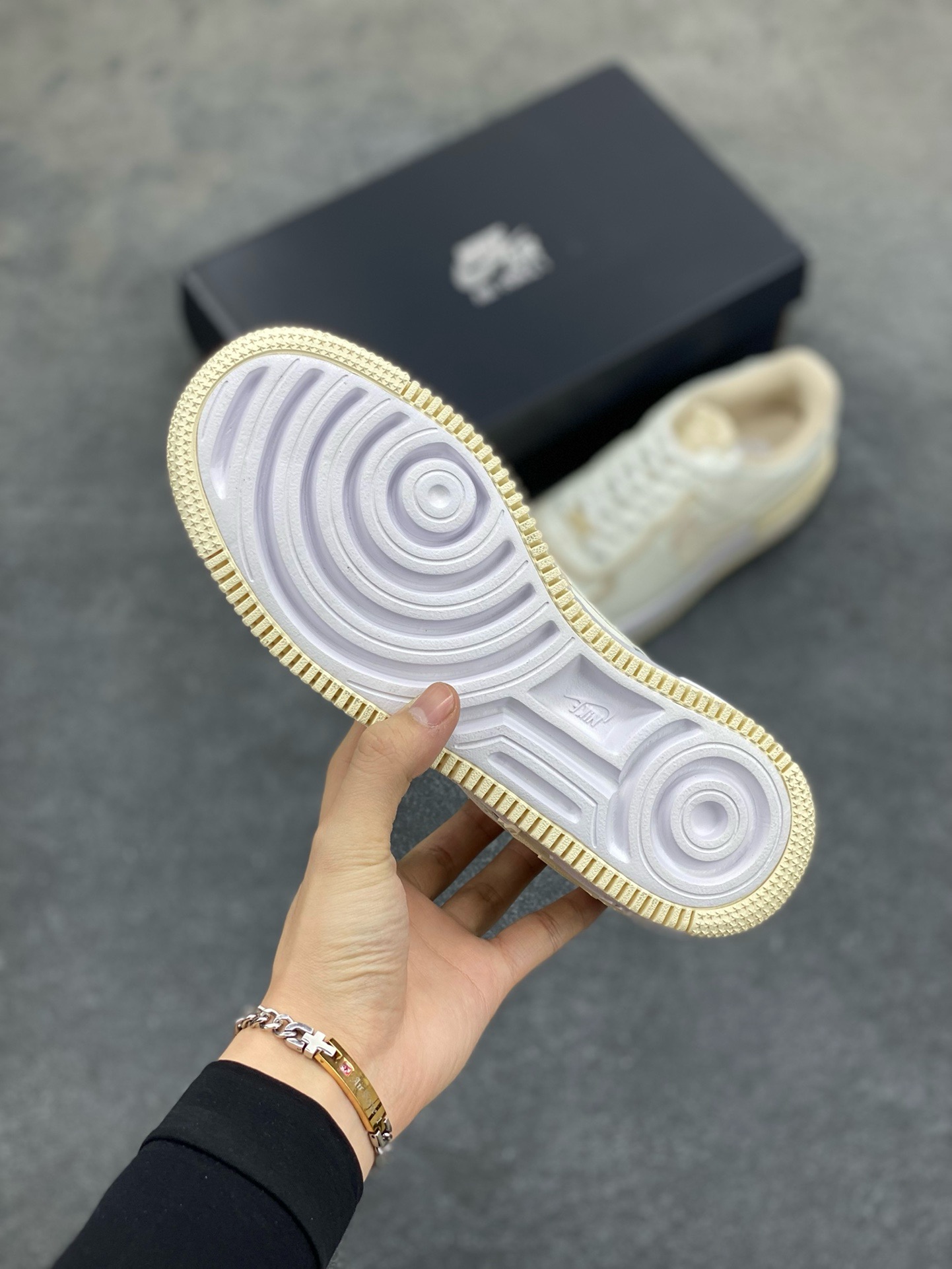 图片[5]-福利特价 NK Air Force 1 Shadow 轻量增高低帮百搭板鞋\”拼接马卡龙\” 全新少女系解构主义设计双层轻量EVA发泡中底+防滑RB橡胶外圈底鞋底 原楦头原纸板 打造纯正空军版型 专注外贸渠道 全掌内置蜂窝气垫 原盒配件 原厂中底钢印、拉帮完美 货号：FQ6871-111 尺码：35.5 36 36.5 37.5 38 38.5 39 40 40.5 41 42-选品中心