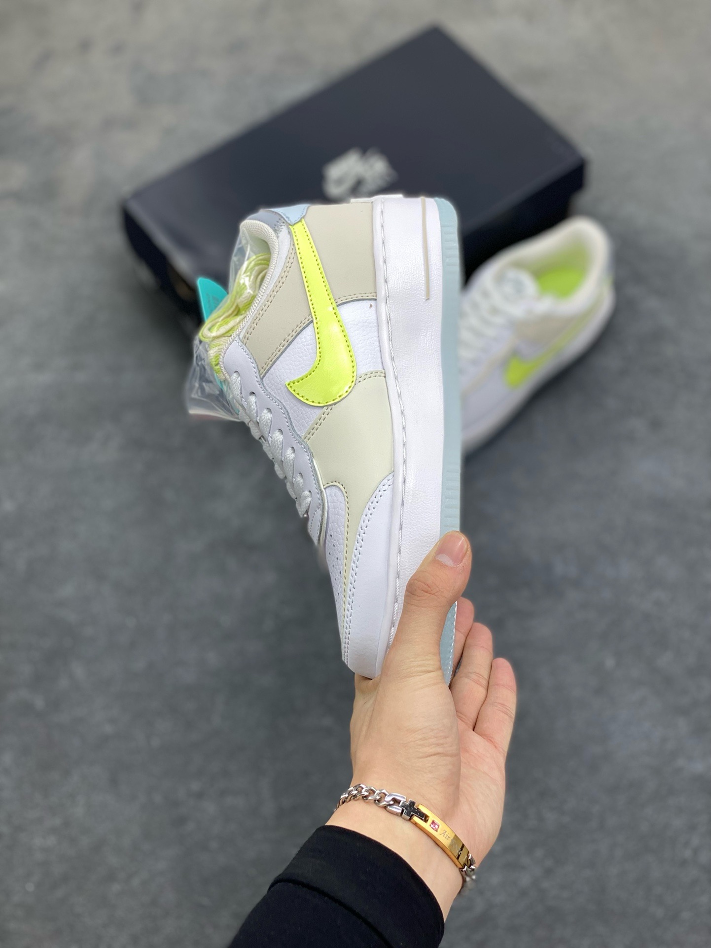 图片[3]-福利特价 原200版本💯 NK Air Force 1 Shadow 轻量增高低帮百搭板鞋\”拼接马卡龙\” 全新少女系解构主义设计双层轻量EVA发泡中底+防滑RB橡胶外圈底鞋底 原楦头原纸板 打造纯正空军版型 专注外贸渠道 全掌内置蜂窝气垫 原盒配件 原厂中底钢印、拉帮完美 货号：FB7582-100 尺码：35.5 36 36.5 37.5 38 38.5 39 40 40.5 41 42-选品中心