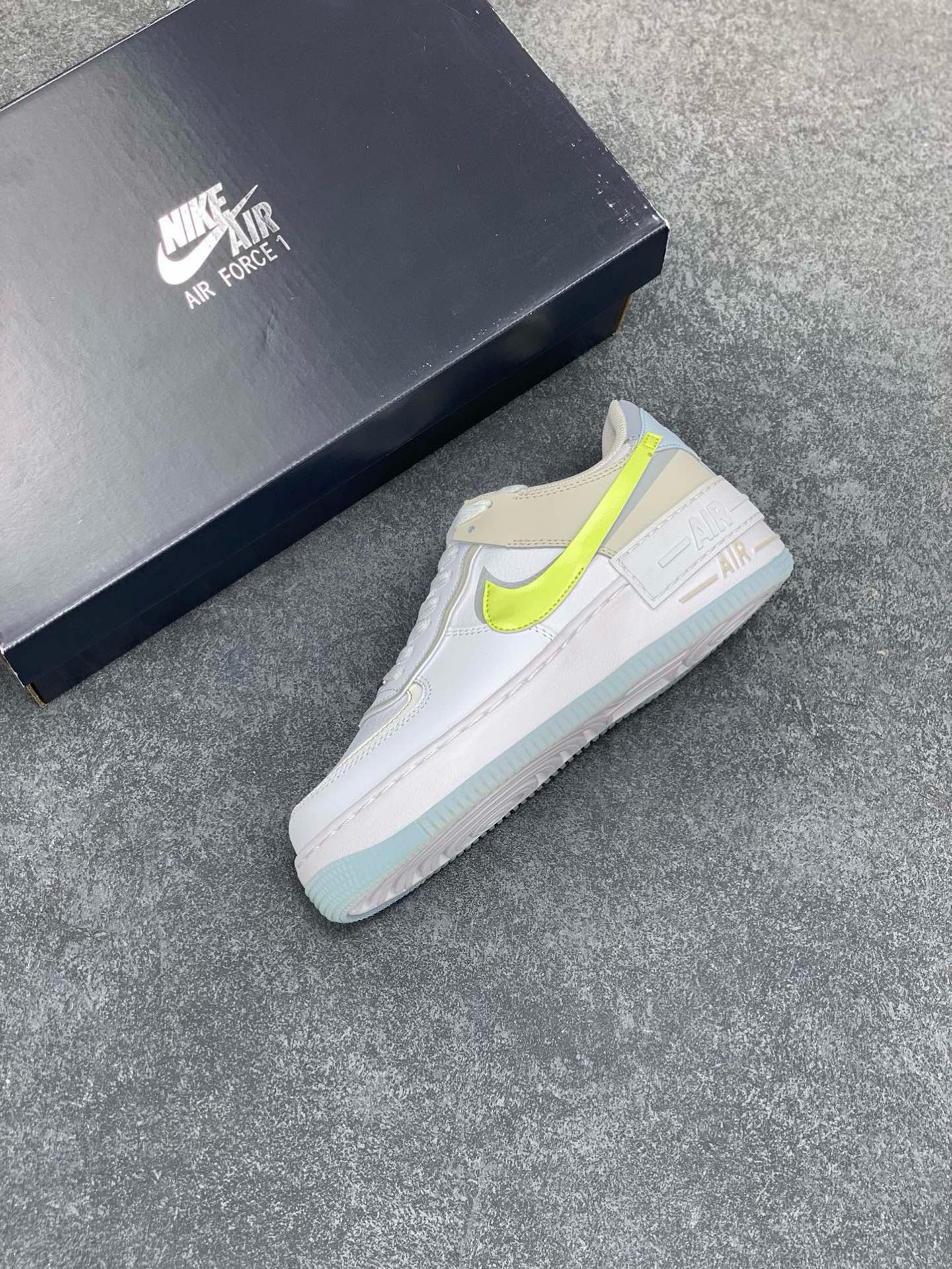 图片[7]-福利特价 原200版本💯 NK Air Force 1 Shadow 轻量增高低帮百搭板鞋\”拼接马卡龙\” 全新少女系解构主义设计双层轻量EVA发泡中底+防滑RB橡胶外圈底鞋底 原楦头原纸板 打造纯正空军版型 专注外贸渠道 全掌内置蜂窝气垫 原盒配件 原厂中底钢印、拉帮完美 货号：FB7582-100 尺码：35.5 36 36.5 37.5 38 38.5 39 40 40.5 41 42-选品中心