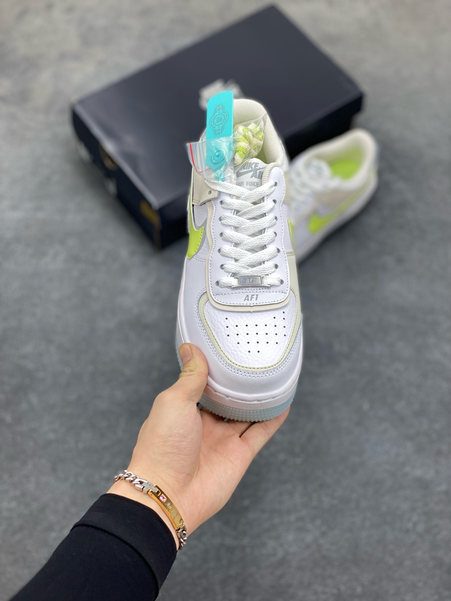 图片[2]-福利特价 原200版本💯 NK Air Force 1 Shadow 轻量增高低帮百搭板鞋\”拼接马卡龙\” 全新少女系解构主义设计双层轻量EVA发泡中底+防滑RB橡胶外圈底鞋底 原楦头原纸板 打造纯正空军版型 专注外贸渠道 全掌内置蜂窝气垫 原盒配件 原厂中底钢印、拉帮完美 货号：FB7582-100 尺码：35.5 36 36.5 37.5 38 38.5 39 40 40.5 41 42-选品中心
