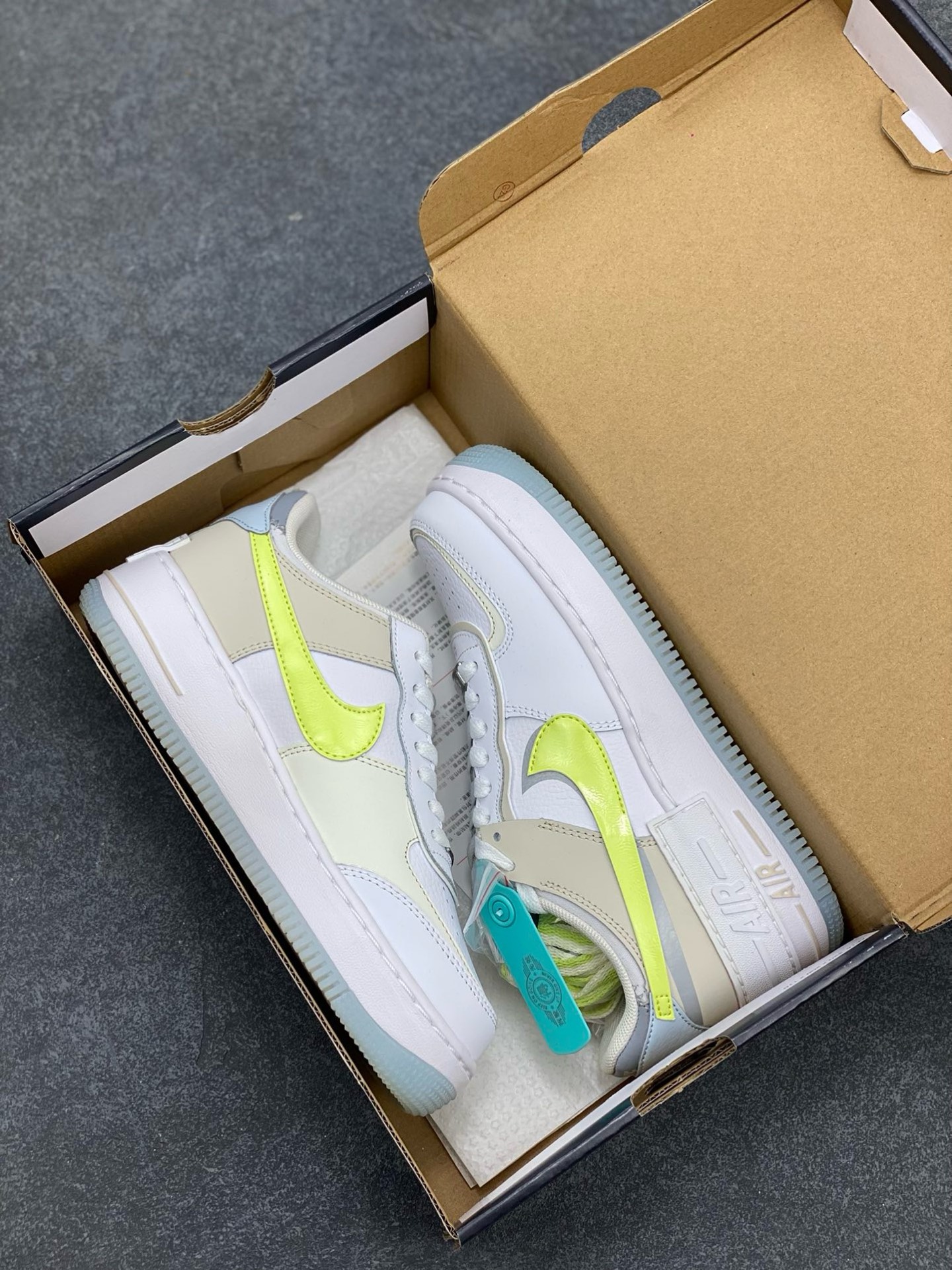 图片[9]-福利特价 原200版本💯 NK Air Force 1 Shadow 轻量增高低帮百搭板鞋\”拼接马卡龙\” 全新少女系解构主义设计双层轻量EVA发泡中底+防滑RB橡胶外圈底鞋底 原楦头原纸板 打造纯正空军版型 专注外贸渠道 全掌内置蜂窝气垫 原盒配件 原厂中底钢印、拉帮完美 货号：FB7582-100 尺码：35.5 36 36.5 37.5 38 38.5 39 40 40.5 41 42-选品中心