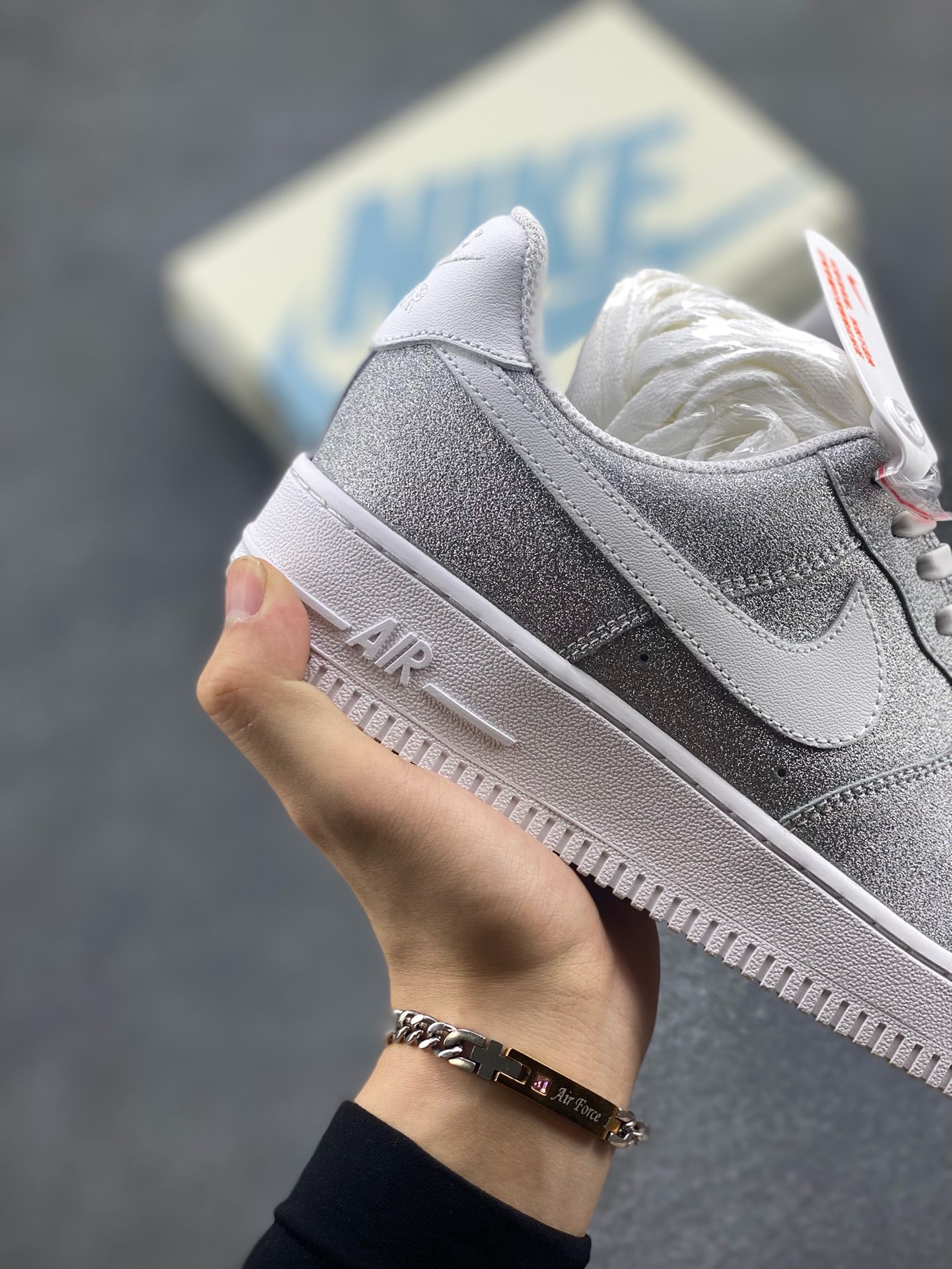图片[6]-福利特价 Nike Air Force 1 Low 白银满天星 原楦头原纸板 打造纯正空军版型 专注外贸渠道 全掌内置蜂窝气垫 原盒配件 原厂中底钢印、拉帮完美 货号：CW2288-015 尺码：36 36.5 37.5 38 38.5 39 40 40.5 41 42 42.5 43 44 44.5 45-选品中心