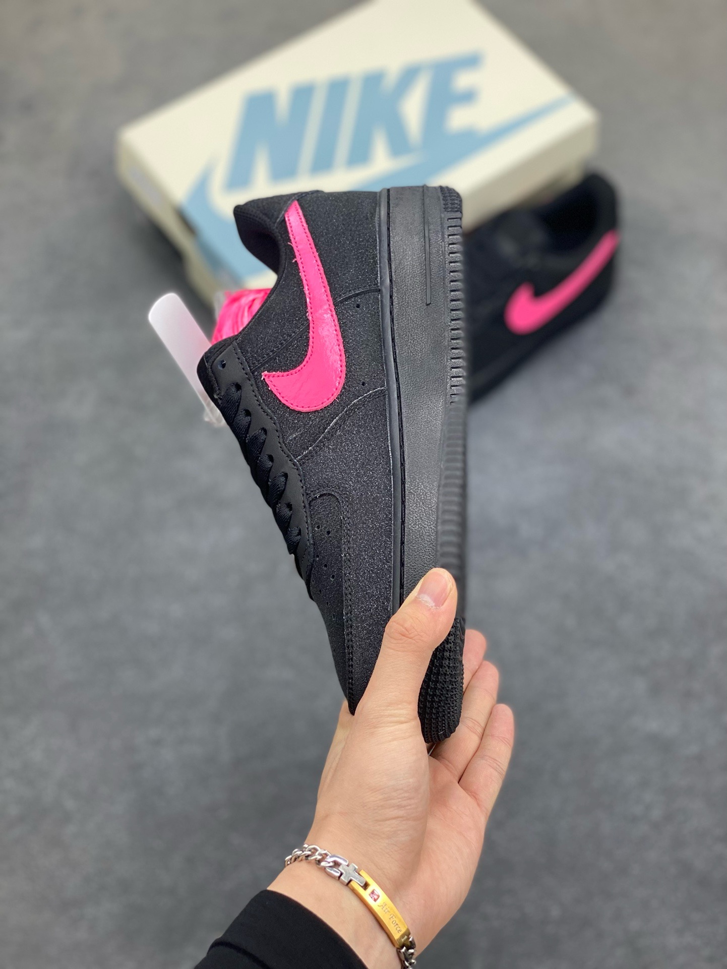 图片[3]-福利特价 Nike Air Force 1 Low 黑粉满天星 原楦头原纸板 打造纯正空军版型 专注外贸渠道 全掌内置蜂窝气垫 原盒配件 原厂中底钢印、拉帮完美 货号：CW2288-015 尺码：36 36.5 37.5 38 38.5 39 40 40.5 41 42 42.5 43 44 44.5 45-选品中心