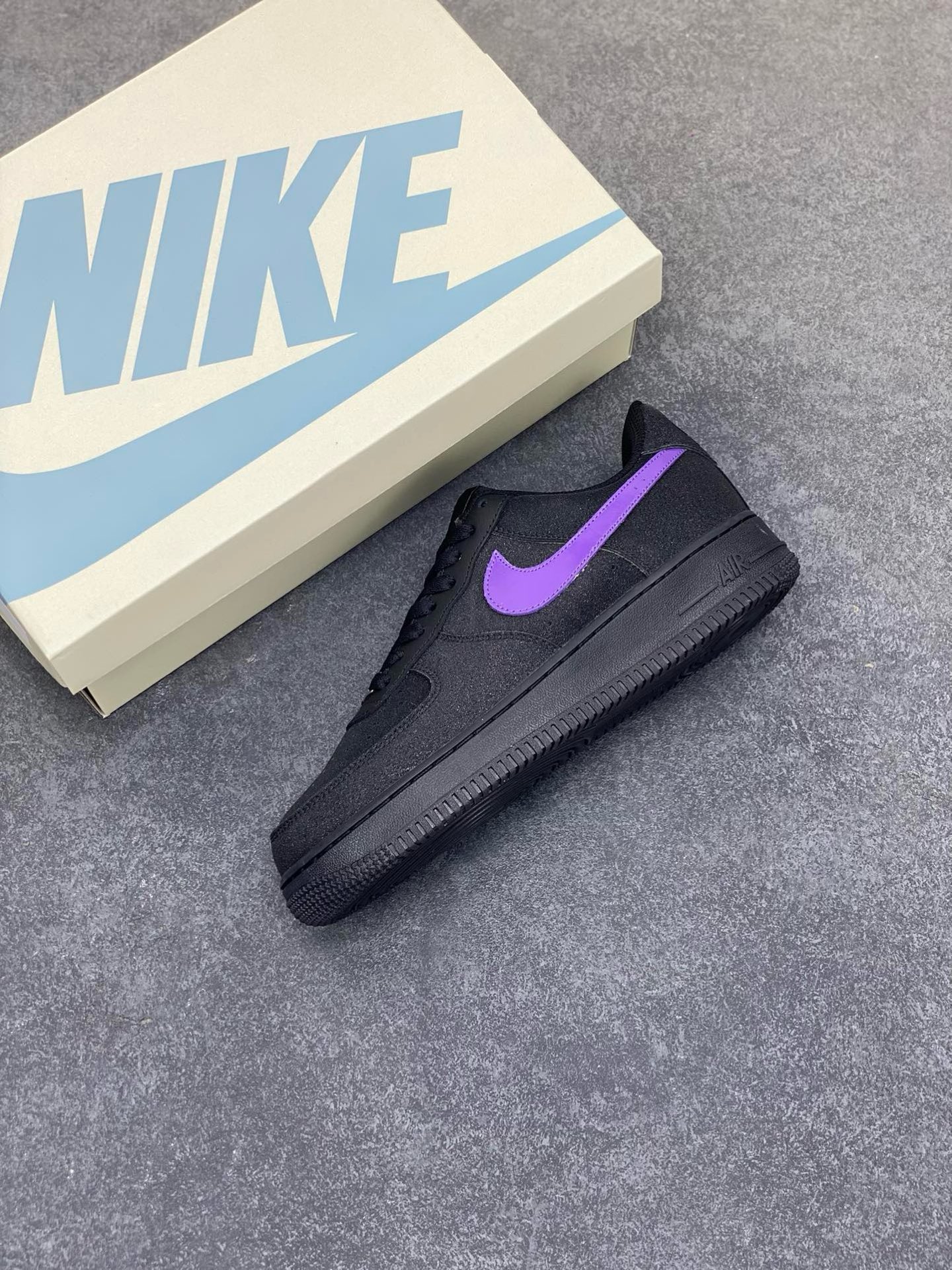 图片[7]-福利特价 Nike Air Force 1 Low 黑紫满天星 空军一号低帮休闲运动板鞋 原楦头原纸板 打造纯正空军版型 专注外贸渠道 全掌内置蜂窝气垫 原盒配件 原厂中底钢印、拉帮完美 货号：CW2288-014 尺码：36 36.5 37.5 38 38.5 39 40 40.5 41 42 42.5 43 44 44.5 45-选品中心