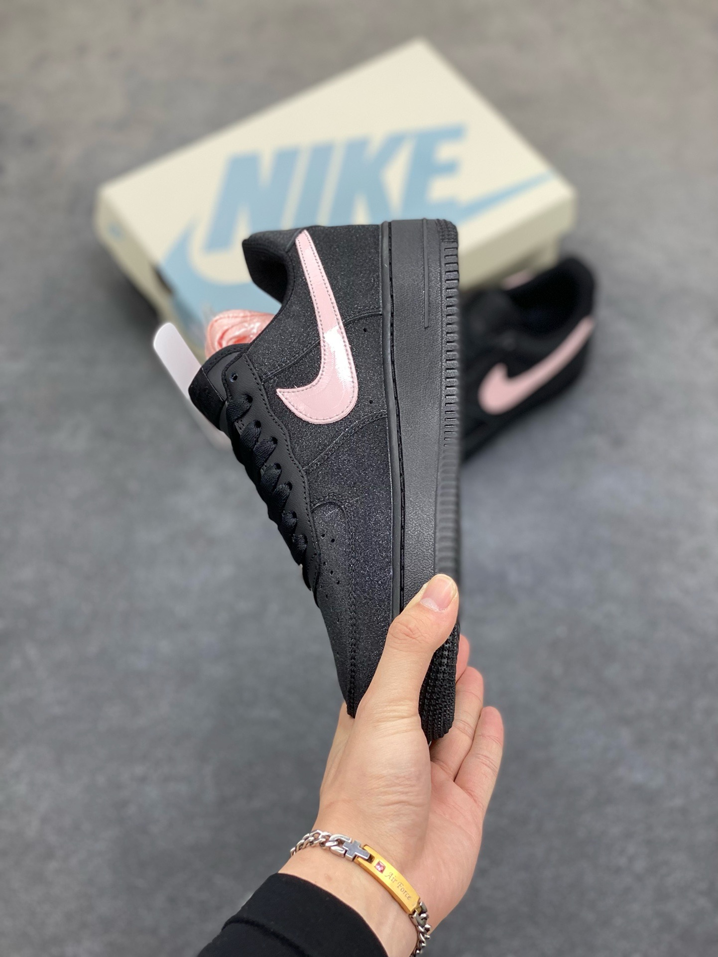 图片[3]-福利特价 NK Air Force 1 空军一号 黑粉细闪 官方同步 原装级别 原楦头原纸板 打造纯正空军版型#专注外贸渠道 全掌内置蜂窝气垫 #原盒配件 原厂中底钢印、拉帮完美 货号：CW2288-013 尺码：36 36.5 37.5 38 38.5 39 40 40.5 41 42 42.5 43 44 44.5 45-选品中心