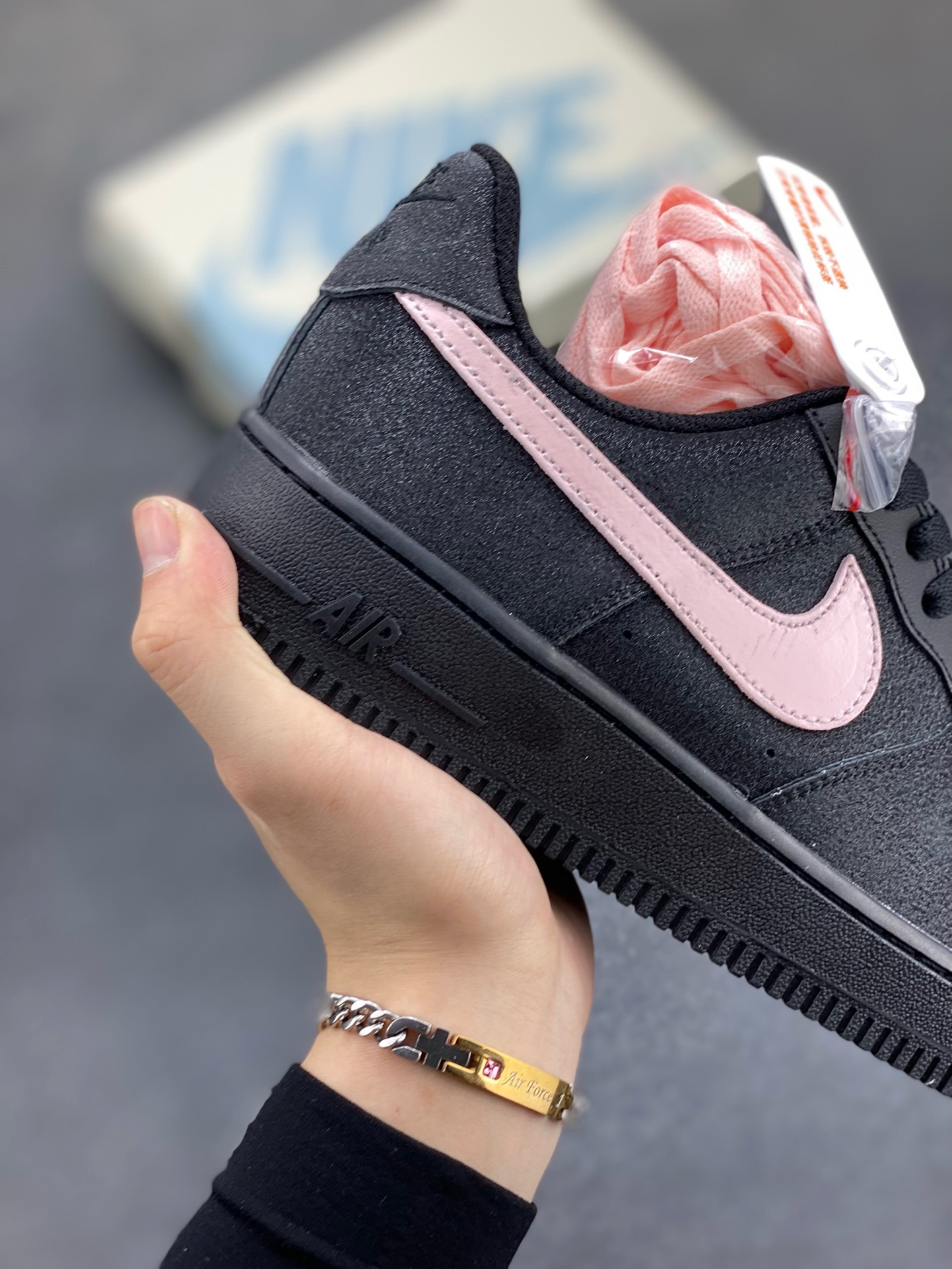 图片[6]-福利特价 NK Air Force 1 空军一号 黑粉细闪 官方同步 原装级别 原楦头原纸板 打造纯正空军版型#专注外贸渠道 全掌内置蜂窝气垫 #原盒配件 原厂中底钢印、拉帮完美 货号：CW2288-013 尺码：36 36.5 37.5 38 38.5 39 40 40.5 41 42 42.5 43 44 44.5 45-选品中心