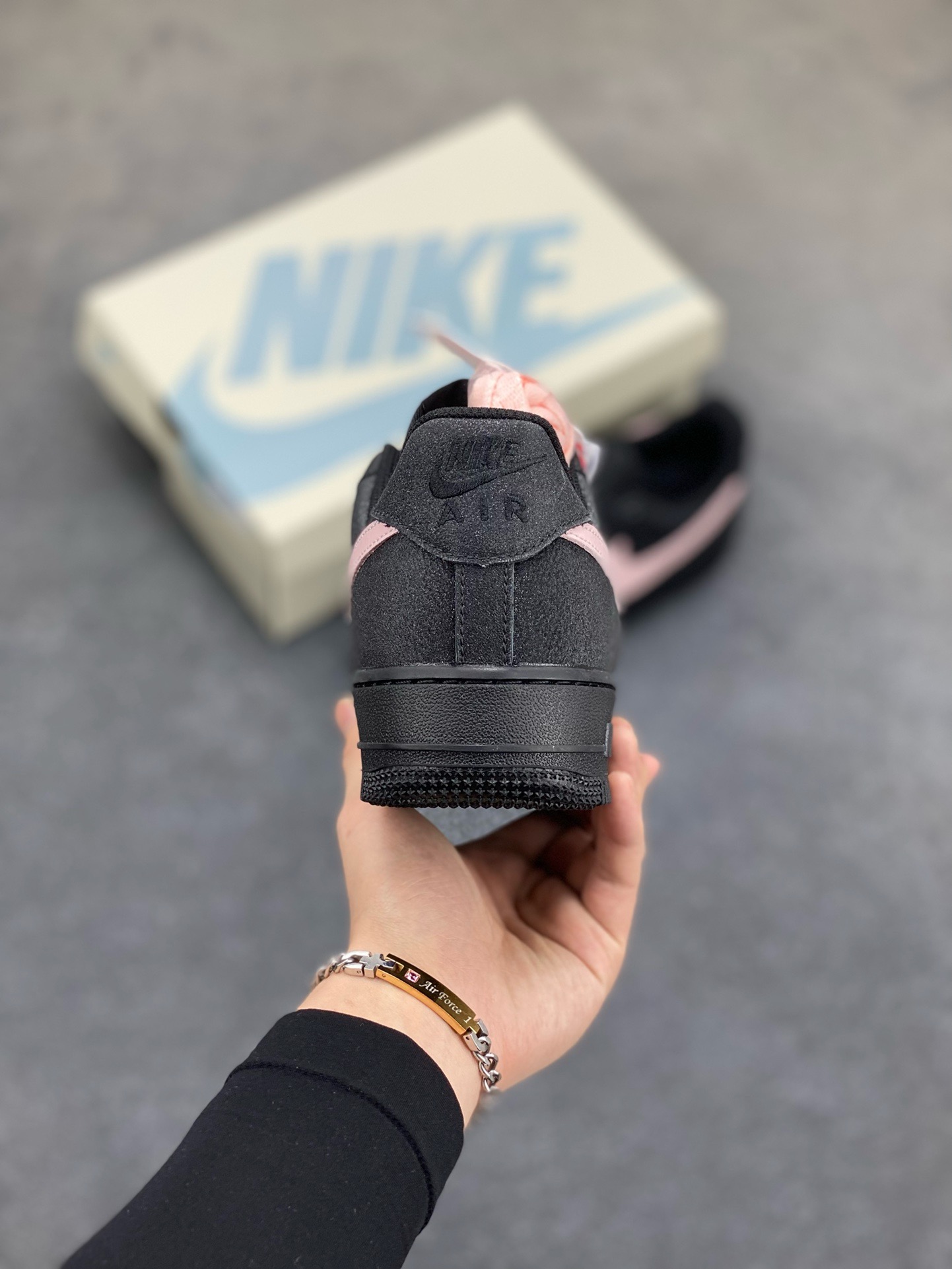 图片[4]-福利特价 NK Air Force 1 空军一号 黑粉细闪 官方同步 原装级别 原楦头原纸板 打造纯正空军版型#专注外贸渠道 全掌内置蜂窝气垫 #原盒配件 原厂中底钢印、拉帮完美 货号：CW2288-013 尺码：36 36.5 37.5 38 38.5 39 40 40.5 41 42 42.5 43 44 44.5 45-选品中心
