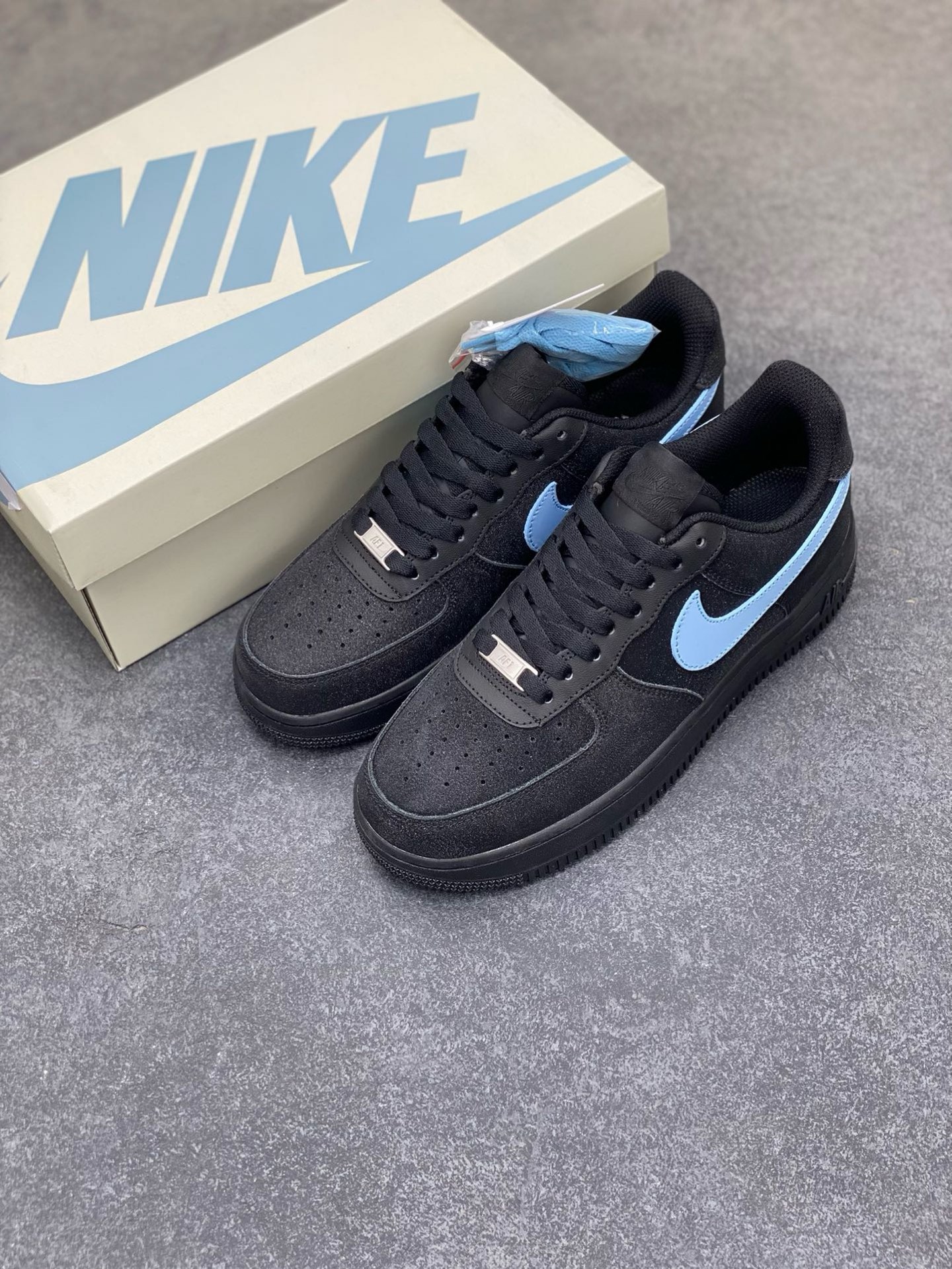 图片[8]-福利特价 NK Air Force 1 空军一号板鞋 官方同步 原装级别 原楦头原纸板 打造纯正空军版型#专注外贸渠道 全掌内置蜂窝气垫 #原盒配件 原厂中底钢印、拉帮完美 货号：CW2288-012 尺码：36 36.5 37.5 38 38.5 39 40 40.5 41 42 42.5 43 44 44.5 45-选品中心