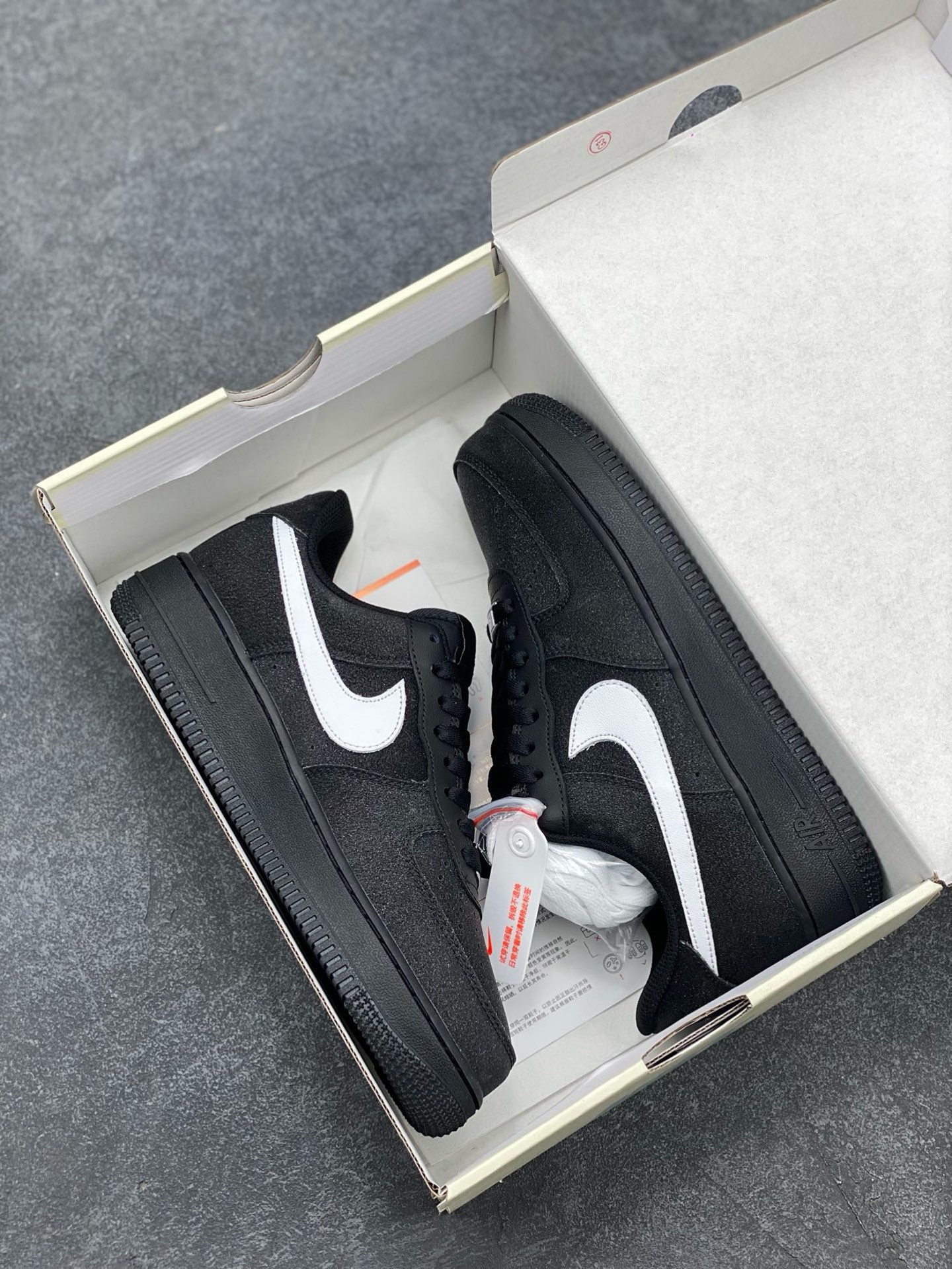 图片[9]-福利特价 NK Air Force 1 空军一号 黑白细闪 官方同步 原装级别 原楦头原纸板 打造纯正空军版型#专注外贸渠道 全掌内置蜂窝气垫 #原盒配件 原厂中底钢印、拉帮完美 货号：CW2288-011 尺码：36 36.5 37.5 38 38.5 39 40 40.5 41 42 42.5 43 44 44.5 45-选品中心