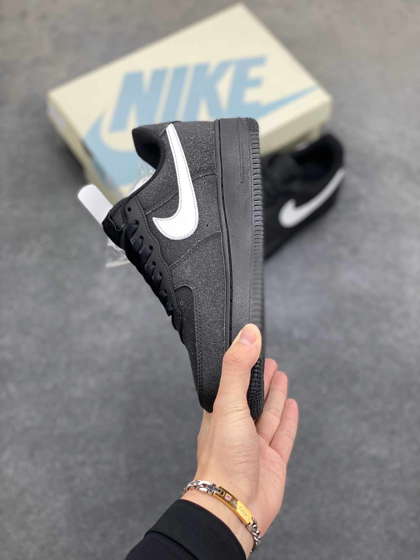 图片[3]-福利特价 NK Air Force 1 空军一号 黑白细闪 官方同步 原装级别 原楦头原纸板 打造纯正空军版型#专注外贸渠道 全掌内置蜂窝气垫 #原盒配件 原厂中底钢印、拉帮完美 货号：CW2288-011 尺码：36 36.5 37.5 38 38.5 39 40 40.5 41 42 42.5 43 44 44.5 45-选品中心