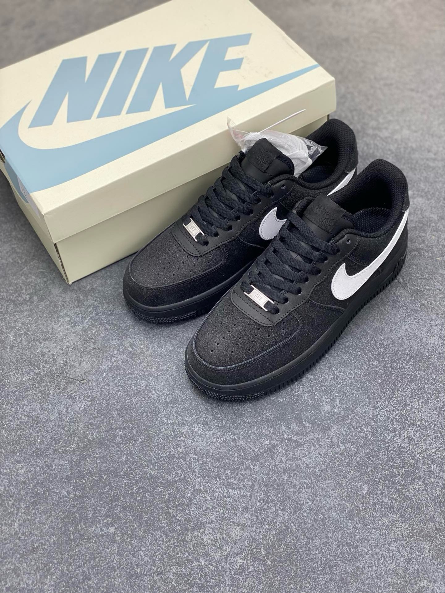 图片[8]-福利特价 NK Air Force 1 空军一号 黑白细闪 官方同步 原装级别 原楦头原纸板 打造纯正空军版型#专注外贸渠道 全掌内置蜂窝气垫 #原盒配件 原厂中底钢印、拉帮完美 货号：CW2288-011 尺码：36 36.5 37.5 38 38.5 39 40 40.5 41 42 42.5 43 44 44.5 45-选品中心