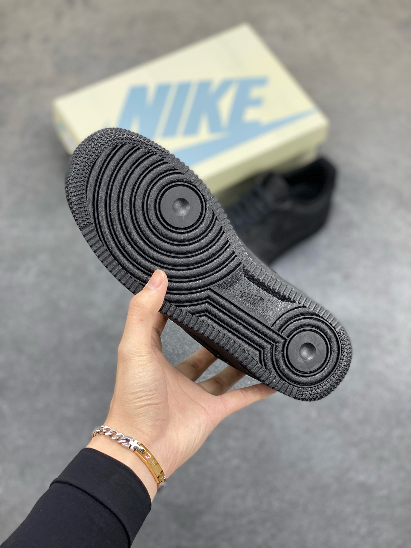 图片[5]-福利特价 NK Air Force 1空军一号 黑色细闪 官方同步 原装级别 原楦头原纸板 打造纯正空军版型#专注外贸渠道 全掌内置蜂窝气垫 #原盒配件 原厂中底钢印、拉帮完美 货号：CW2288-010 尺码：36 36.5 37.5 38 38.5 39 40 40.5 41 42 42.5 43 44 44.5 45-选品中心
