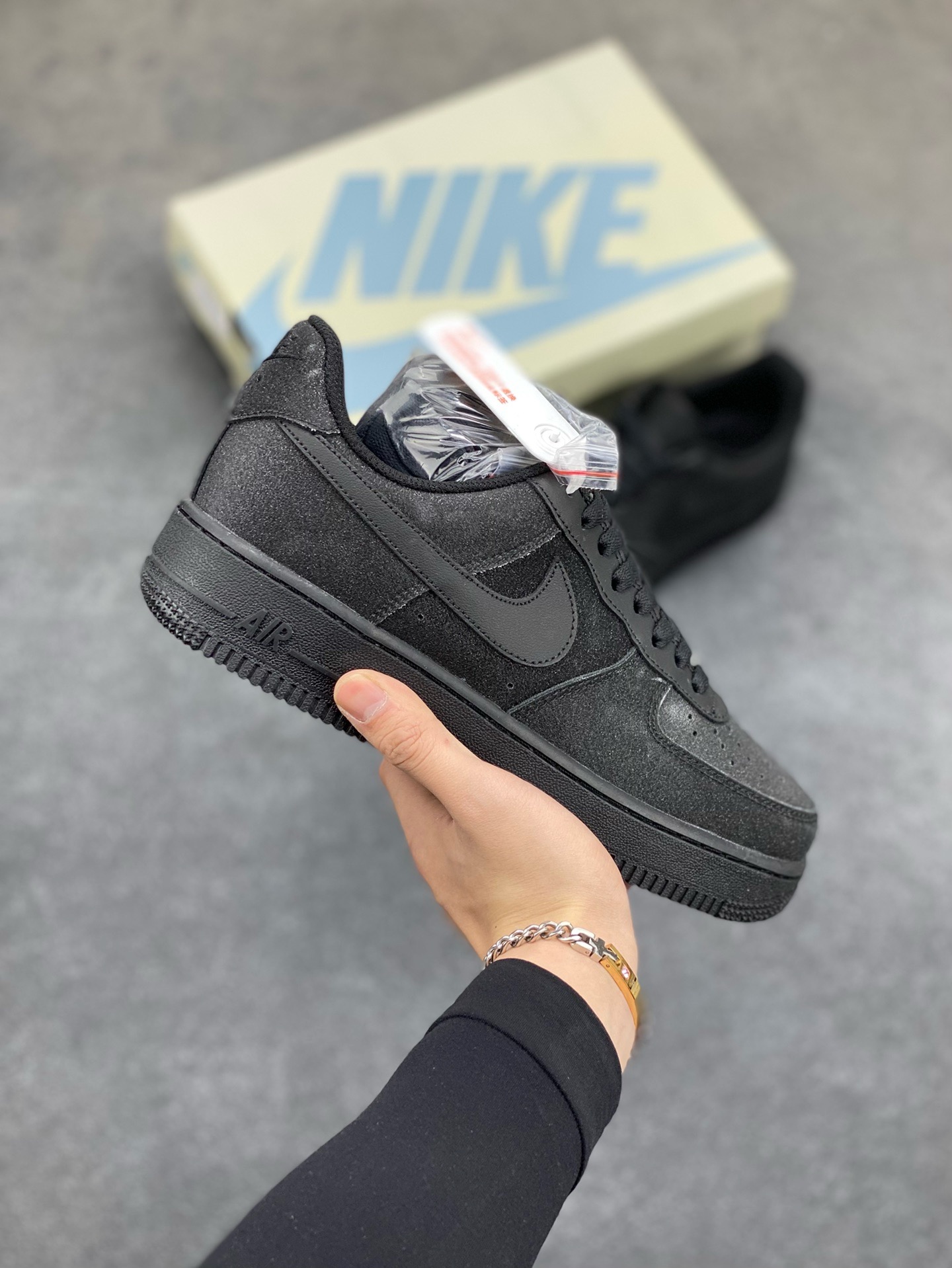 福利特价 NK Air Force 1空军一号 黑色细闪 官方同步 原装级别 原楦头原纸板 打造纯正空军版型#专注外贸渠道 全掌内置蜂窝气垫 #原盒配件 原厂中底钢印、拉帮完美 货号:CW2288-010 尺码:36 36.5 37.5 38 38.5 39 40 40.5 41 42 42.5 43 44 44.5 45-选品中心
