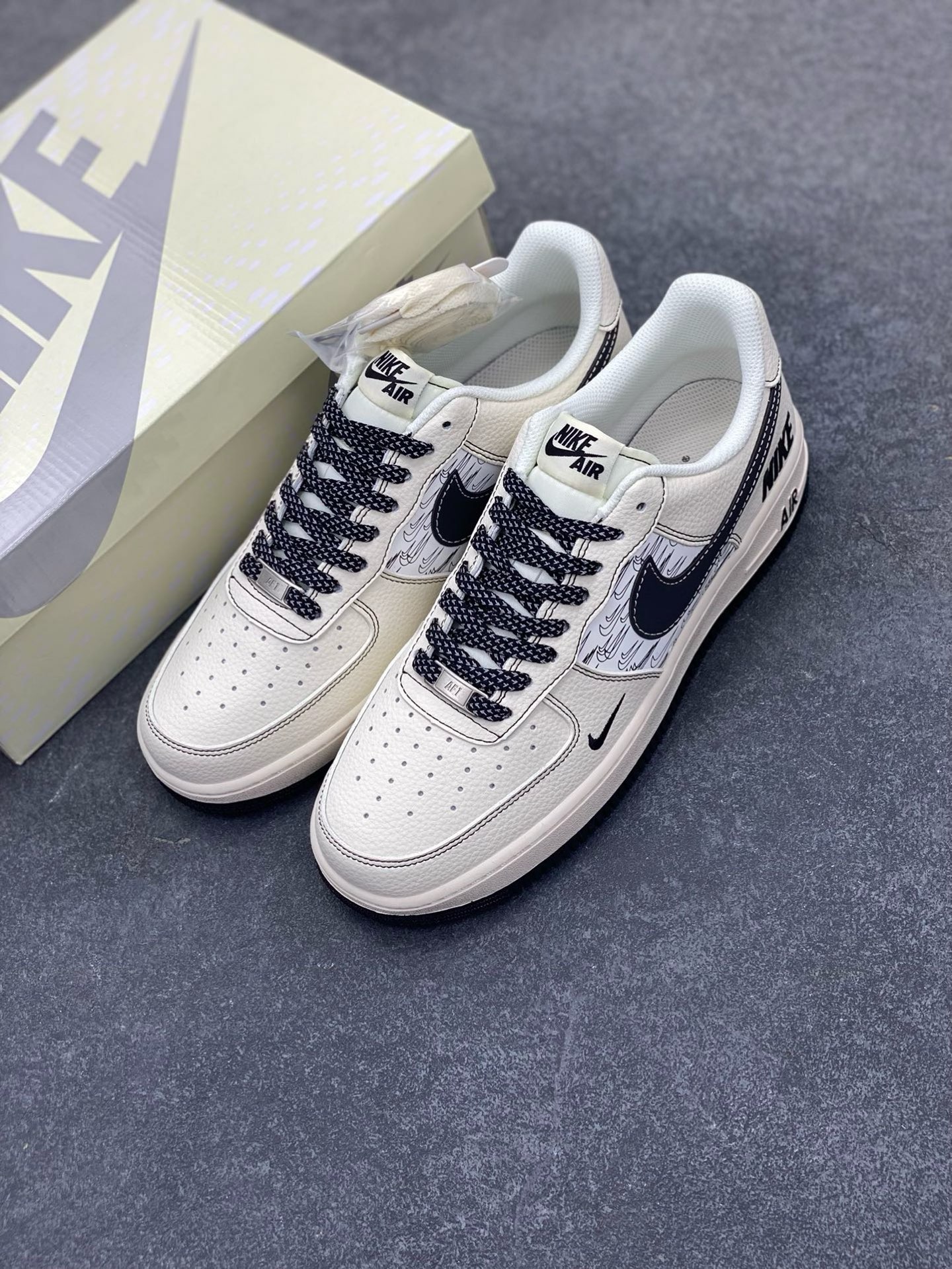 图片[8]-福利特价 NIke Air Force 1 \’07 Low “NIKE联名——米黑多重勾”空军一号 低帮 运动鞋 休闲鞋 折边针车 工艺难度大 原楦头原纸板 原装鞋盒 定制五金配件 内置全掌气垫 原厂鞋底 货号：HH7518-068 尺码：36 36.5 37.5 38 38.5 39 40 40.5 41 42 42.5 43 44 44.5 45-选品中心
