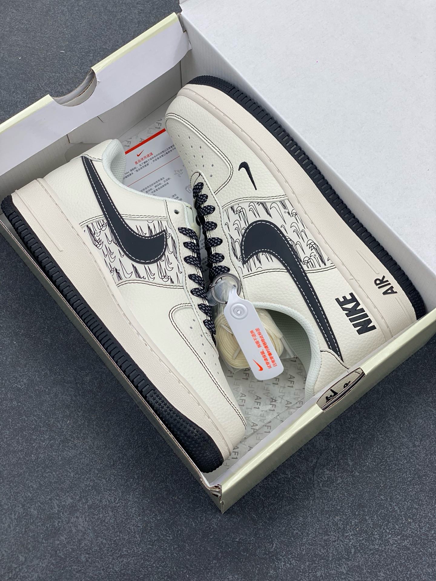 图片[9]-福利特价 NIke Air Force 1 \’07 Low “NIKE联名——米黑多重勾”空军一号 低帮 运动鞋 休闲鞋 折边针车 工艺难度大 原楦头原纸板 原装鞋盒 定制五金配件 内置全掌气垫 原厂鞋底 货号：HH7518-068 尺码：36 36.5 37.5 38 38.5 39 40 40.5 41 42 42.5 43 44 44.5 45-选品中心