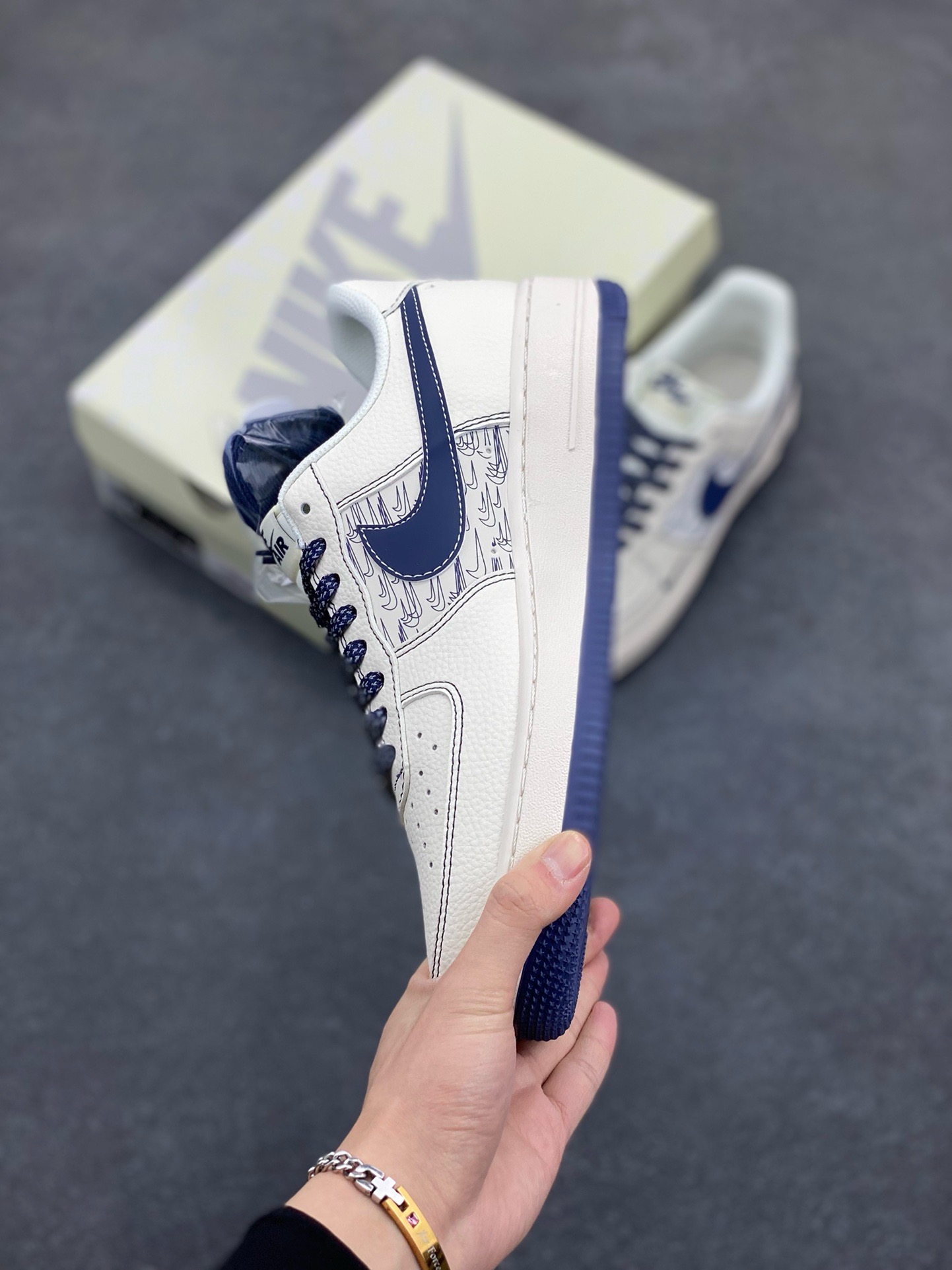 图片[3]-福利特价 NIke Air Force 1 \’07 Low “NIKE联名——深蓝多重勾”空军一号 低帮 运动鞋 休闲鞋 折边针车 工艺难度大 原楦头原纸板 原装鞋盒 定制五金配件 内置全掌气垫 原厂鞋底 货号：HH7518-069 尺码：36 36.5 37.5 38 38.5 39 40 40.5 41 42 42.5 43 44 44.5 45-选品中心