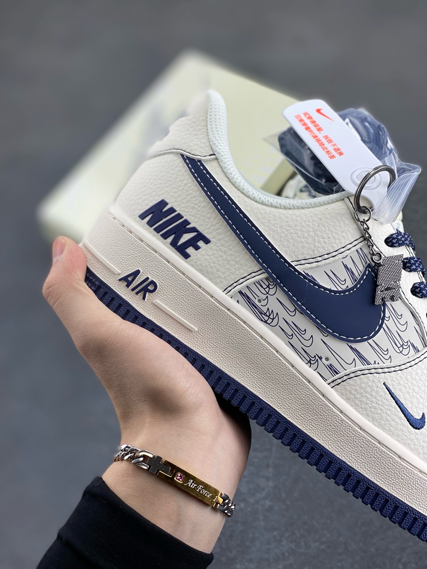 图片[6]-福利特价 NIke Air Force 1 \’07 Low “NIKE联名——深蓝多重勾”空军一号 低帮 运动鞋 休闲鞋 折边针车 工艺难度大 原楦头原纸板 原装鞋盒 定制五金配件 内置全掌气垫 原厂鞋底 货号：HH7518-069 尺码：36 36.5 37.5 38 38.5 39 40 40.5 41 42 42.5 43 44 44.5 45-选品中心