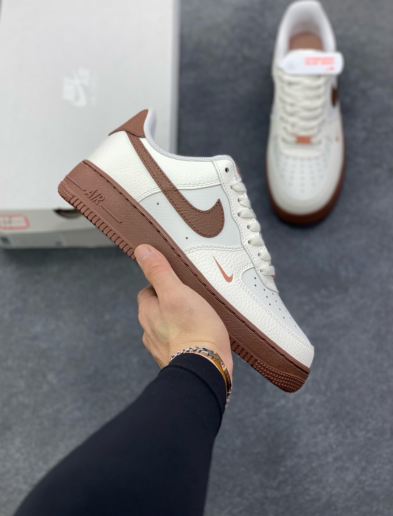 Air Force 1 Low 绿白勾 原楦头原纸板 打造纯正空军版型 #专注外贸渠道 全掌内置蜂窝气垫 #原盒配件 原厂中底钢印、拉帮完美 货号：IB3378-122 尺码：36 36.5 37.5 38 38.5 39 40 40.5 41 42 42.5 43 44 44.5 45-选品中心