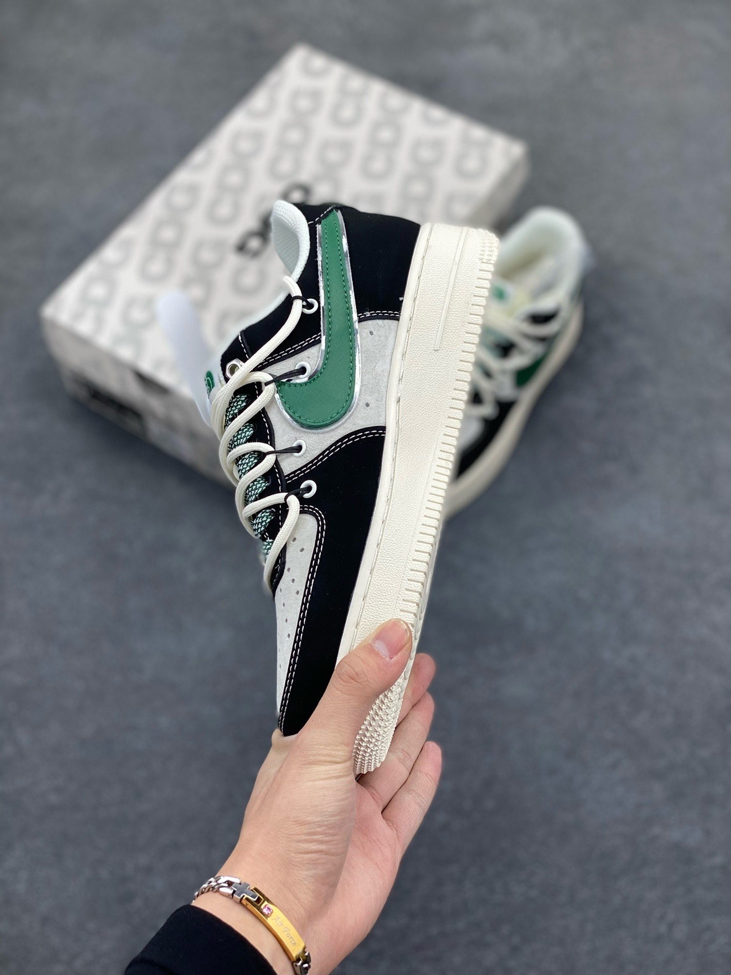 图片[3]-福利特价 Nike Air Force 1 \’07 Low “北面联名——黑绿银抽绳”空军一号 高端定制 低帮 运动鞋 休闲鞋 折边针车 工艺难度大 原楦头原纸板 原装鞋盒 定制五金配件 内置全掌气垫 原厂鞋底 货号：SJ1198-110 尺码：36 36.5 37.5 38 38.5 39 40 40.5 41 42 42.5 43 44 44.5 45-选品中心