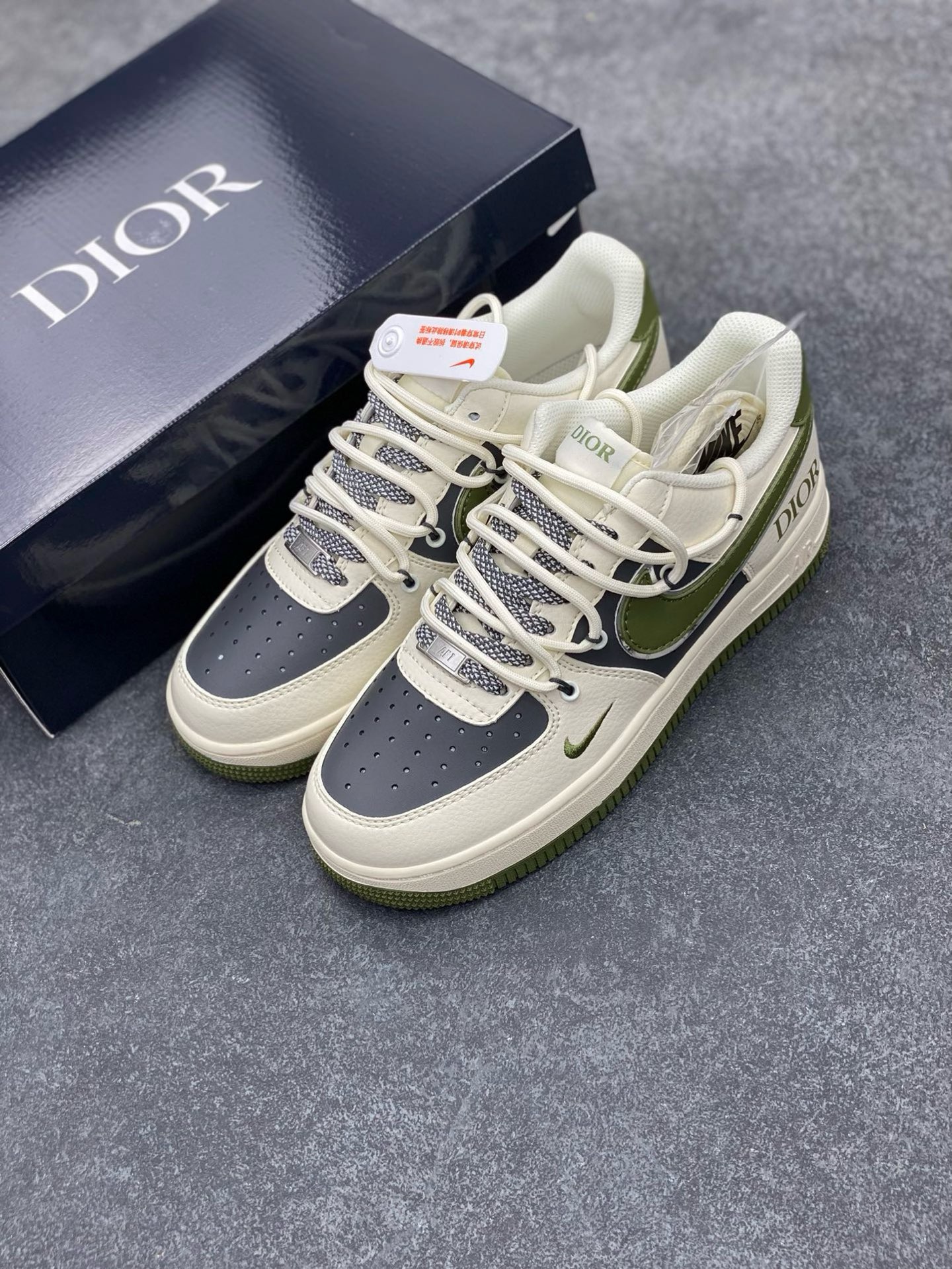 图片[8]-福利特价 Nike Air Force 1 \’07 Low “迪奥联名——米绿银抽绳”空军一号 高端定制 低帮 运动鞋 休闲鞋 折边针车 工艺难度大 原楦头原纸板 原装鞋盒 定制五金配件 内置全掌气垫 原厂鞋底 货号：SJ1198-200 尺码：36 36.5 37.5 38 38.5 39 40 40.5 41 42 42.5 43 44 44.5 45-选品中心