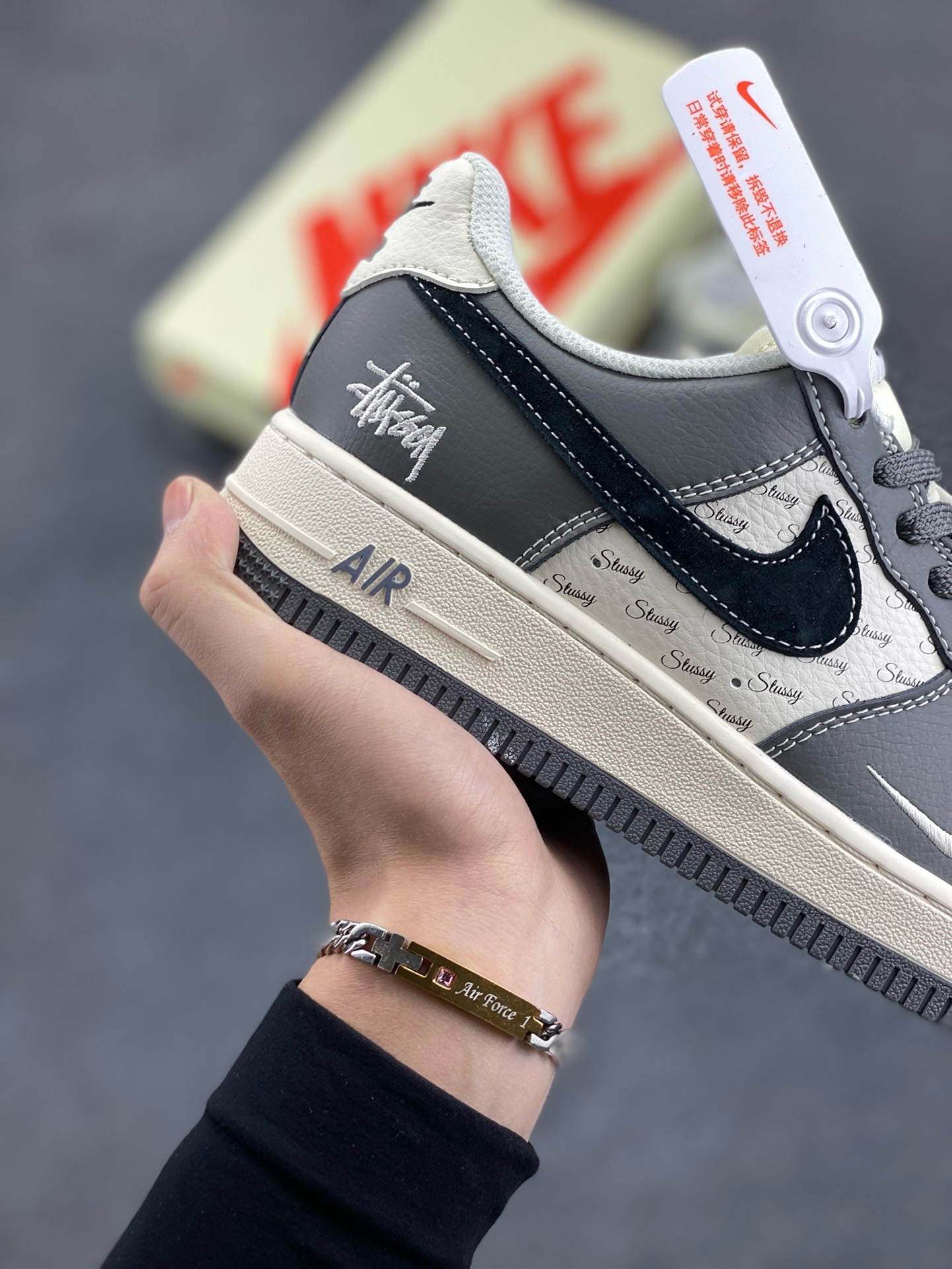 图片[6]-NIke Air Force 1 \’07 Low “斯图西联名–星云灰”空军一号 低帮 运动鞋 休闲鞋 折边针车 工艺难度大 原楦头原纸板 原装鞋盒 定制五金配件 内置全掌气垫 原厂鞋底 货号：XZ3328-168 尺码：36 36.5 37.5 38 38.5 39 40 40.5 41 42 42.5 43 44 44.5 45-选品中心