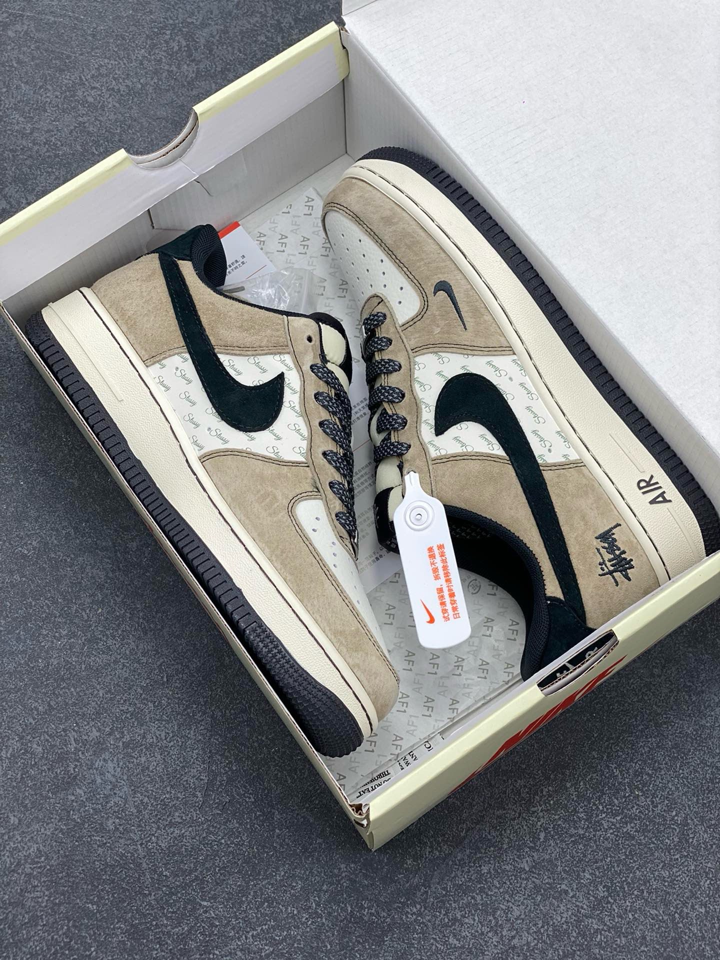 图片[9]-NIke Air Force 1 \’07 Low “斯图西联名–奶茶”空军一号 低帮 运动鞋 休闲鞋 折边针车 工艺难度大 原楦头原纸板 原装鞋盒 定制五金配件 内置全掌气垫 原厂鞋底 货号：XZ6188-999 尺码：36 36.5 37.5 38 38.5 39 40 40.5 41 42 42.5 43 44 44.5 45-选品中心