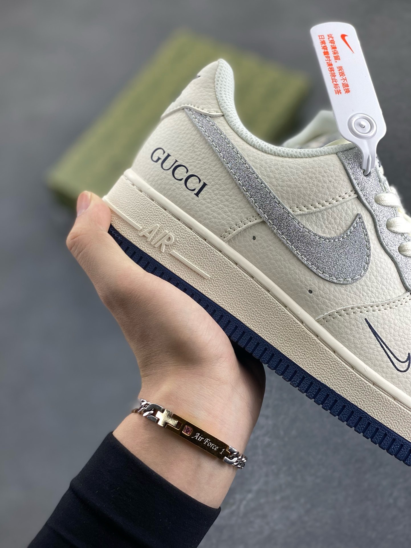 图片[6]-NIke Air Force 1 \’07 Low “古驰联名——亮银勾”空军一号 低帮 运动鞋 休闲鞋 折边针车 工艺难度大 原楦头原纸板 原装鞋盒 定制五金配件 内置全掌气垫 原厂鞋底 货号：XS1958-546 尺码：36 36.5 37.5 38 38.5 39 40 40.5 41 42 42.5 43 44 44.5 45-选品中心