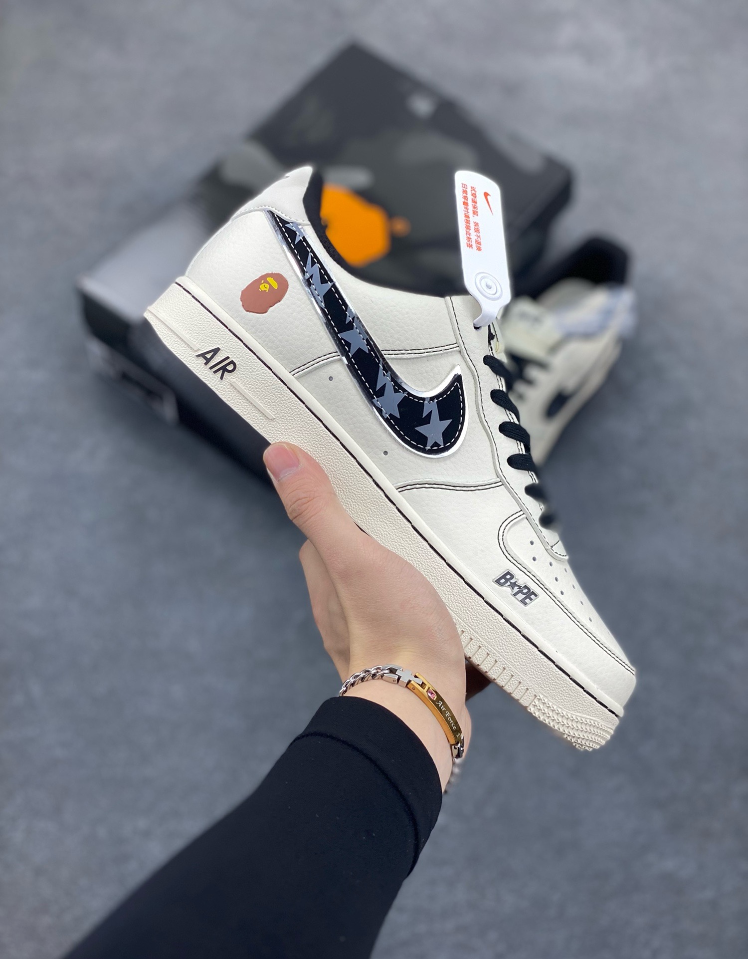 NIke Air Force 1 \’07 Low “Bape联名——双拼老人头”空军一号 低帮 运动鞋 休闲鞋 折边针车 工艺难度大 原楦头原纸板 原装鞋盒 定制五金配件 内置全掌气垫 原厂鞋底 货号：XS1958-523 尺码：36 36.5 37.5 38 38.5 39 40 40.5 41 42 42.5 43 44 44.5 45-选品中心