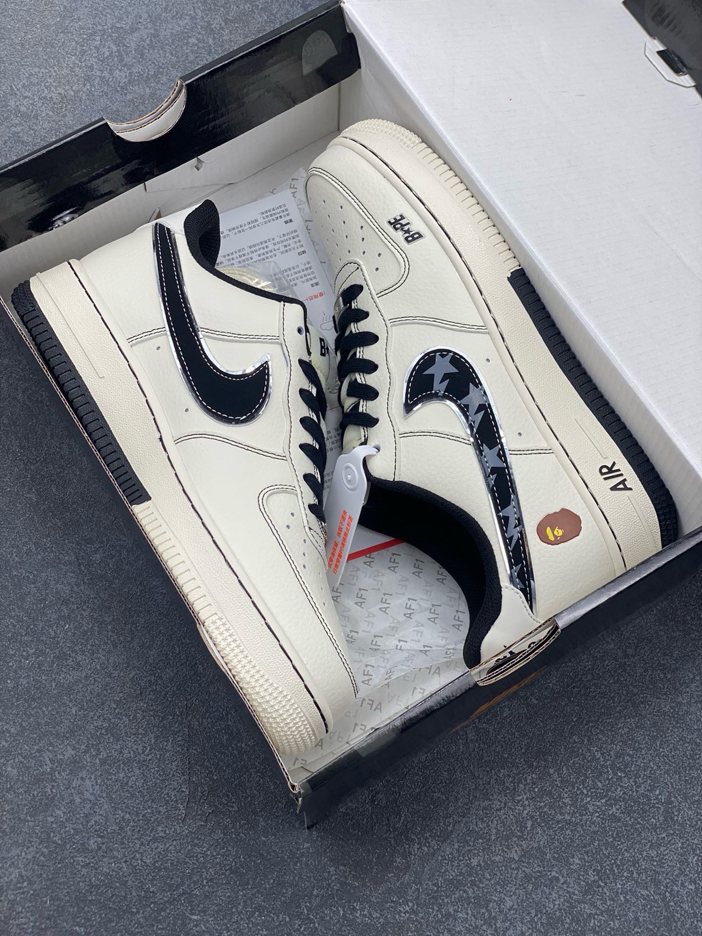 图片[9]-NIke Air Force 1 \’07 Low “Bape联名——双拼老人头”空军一号 低帮 运动鞋 休闲鞋 折边针车 工艺难度大 原楦头原纸板 原装鞋盒 定制五金配件 内置全掌气垫 原厂鞋底 货号：XS1958-523 尺码：36 36.5 37.5 38 38.5 39 40 40.5 41 42 42.5 43 44 44.5 45-选品中心