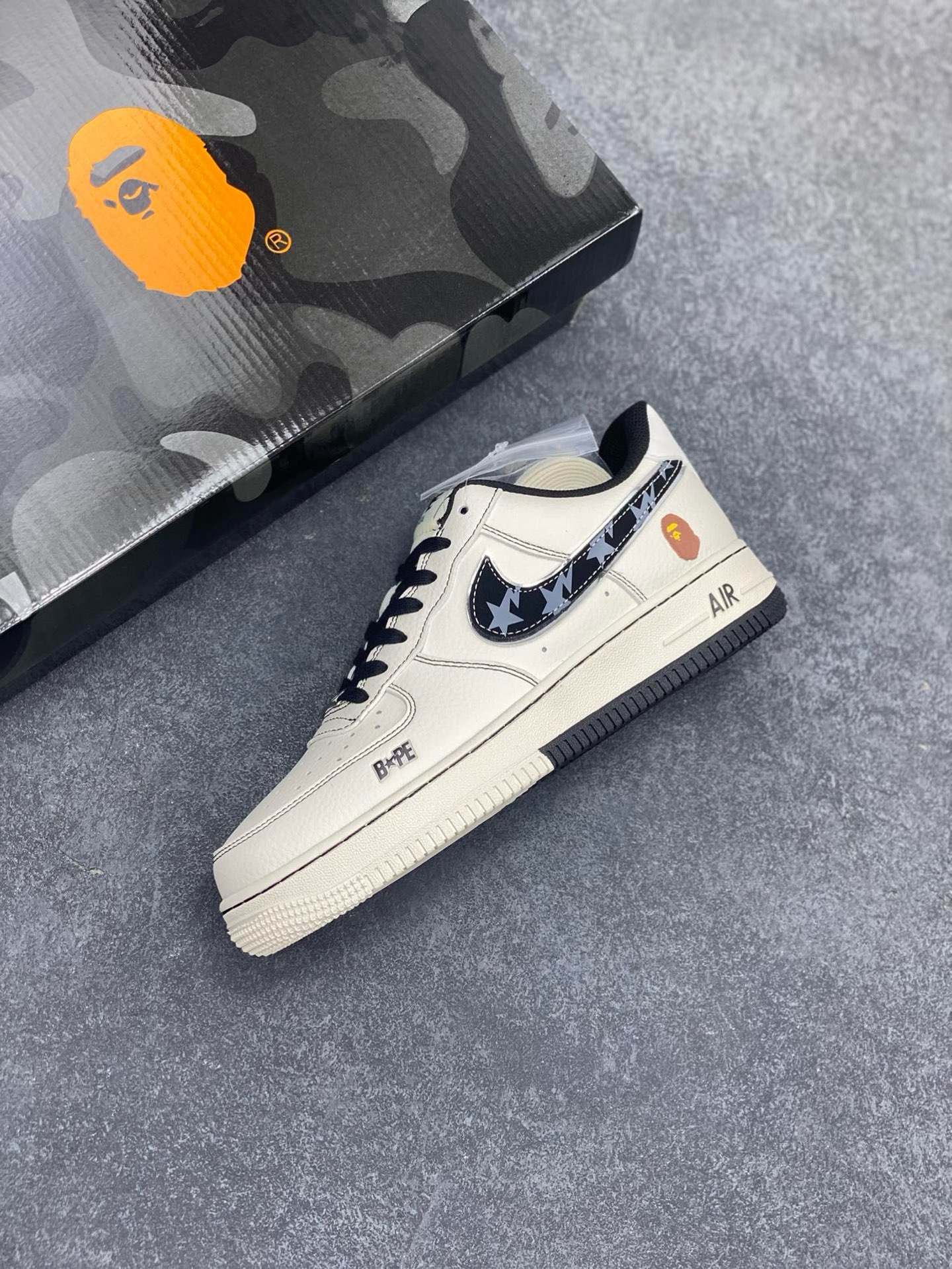 图片[7]-NIke Air Force 1 \’07 Low “Bape联名——双拼老人头”空军一号 低帮 运动鞋 休闲鞋 折边针车 工艺难度大 原楦头原纸板 原装鞋盒 定制五金配件 内置全掌气垫 原厂鞋底 货号：XS1958-523 尺码：36 36.5 37.5 38 38.5 39 40 40.5 41 42 42.5 43 44 44.5 45-选品中心