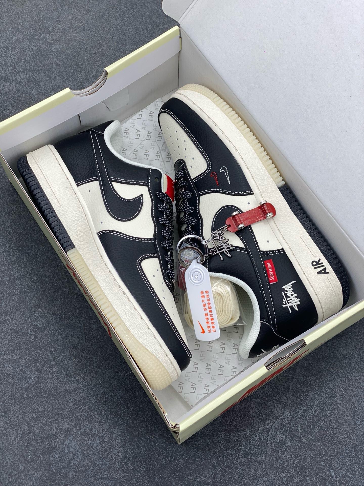 图片[9]-NIke Air Force 1 \’07 Low “斯图西Supreme联名——双拼黑红标”空军一号 低帮 运动鞋 休闲鞋 折边针车 工艺难度大 原楦头原纸板 原装鞋盒 定制五金配件 内置全掌气垫 原厂鞋底 货号：HH7518-043 尺码：36 36.5 37.5 38 38.5 39 40 40.5 41 42 42.5 43 44 44.5 45-选品中心