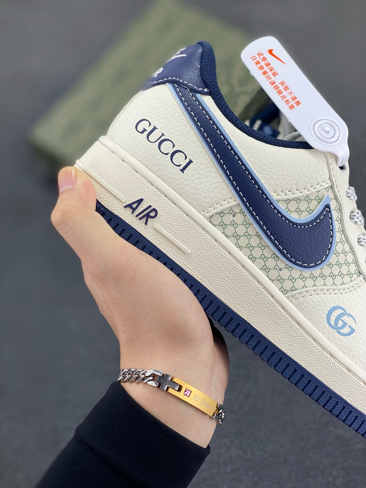 图片[6]-NIke Air Force 1 \’07 Low “古驰联名——花纹蓝勾”空军一号 低帮 运动鞋 休闲鞋 折边针车 工艺难度大 原楦头原纸板 原装鞋盒 定制五金配件 内置全掌气垫 原厂鞋底 货号：XS1958-564 尺码：36 36.5 37.5 38 38.5 39 40 40.5 41 42 42.5 43 44 44.5 45-选品中心