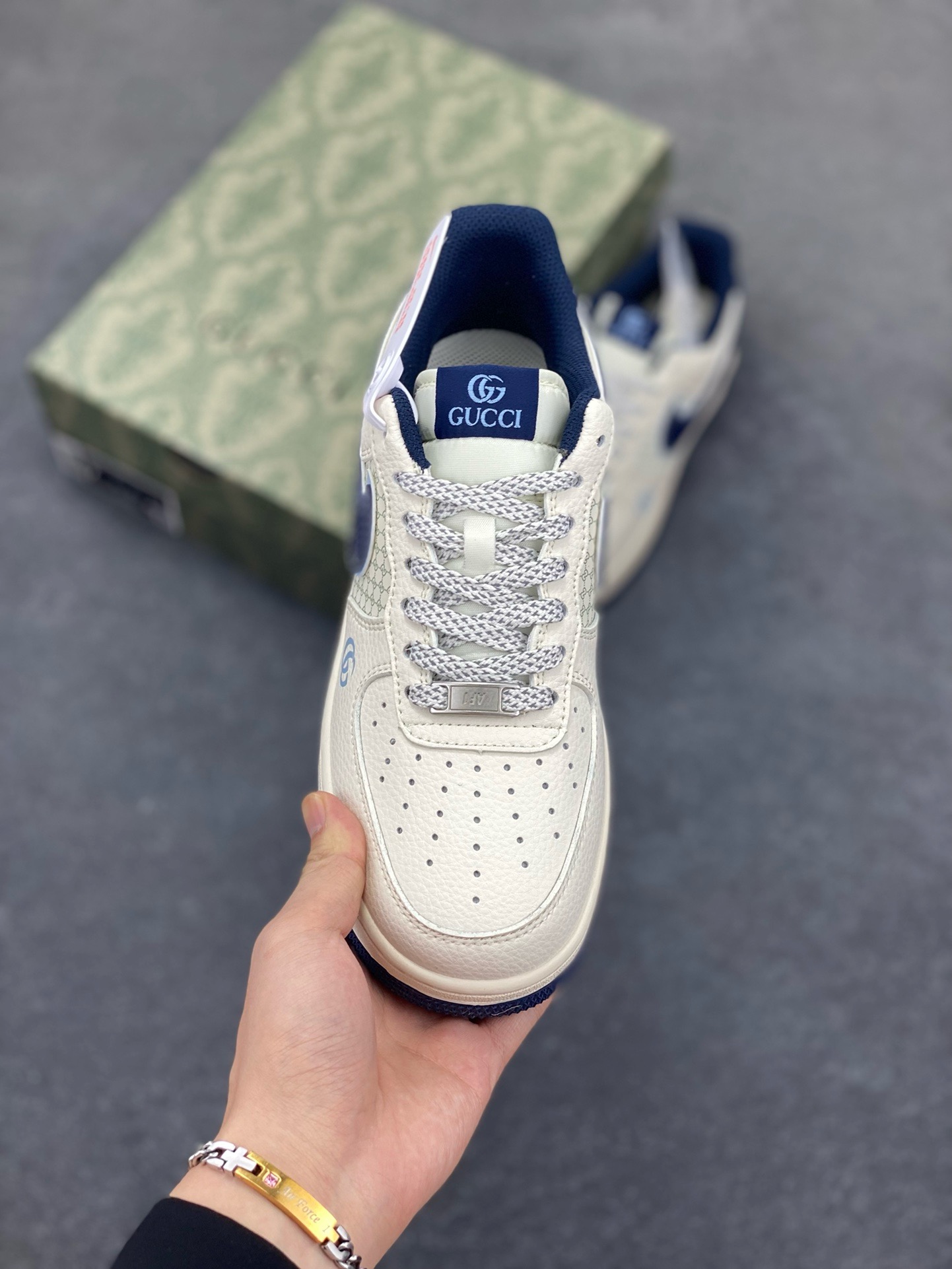 图片[2]-NIke Air Force 1 \’07 Low “古驰联名——花纹蓝勾”空军一号 低帮 运动鞋 休闲鞋 折边针车 工艺难度大 原楦头原纸板 原装鞋盒 定制五金配件 内置全掌气垫 原厂鞋底 货号：XS1958-564 尺码：36 36.5 37.5 38 38.5 39 40 40.5 41 42 42.5 43 44 44.5 45-选品中心