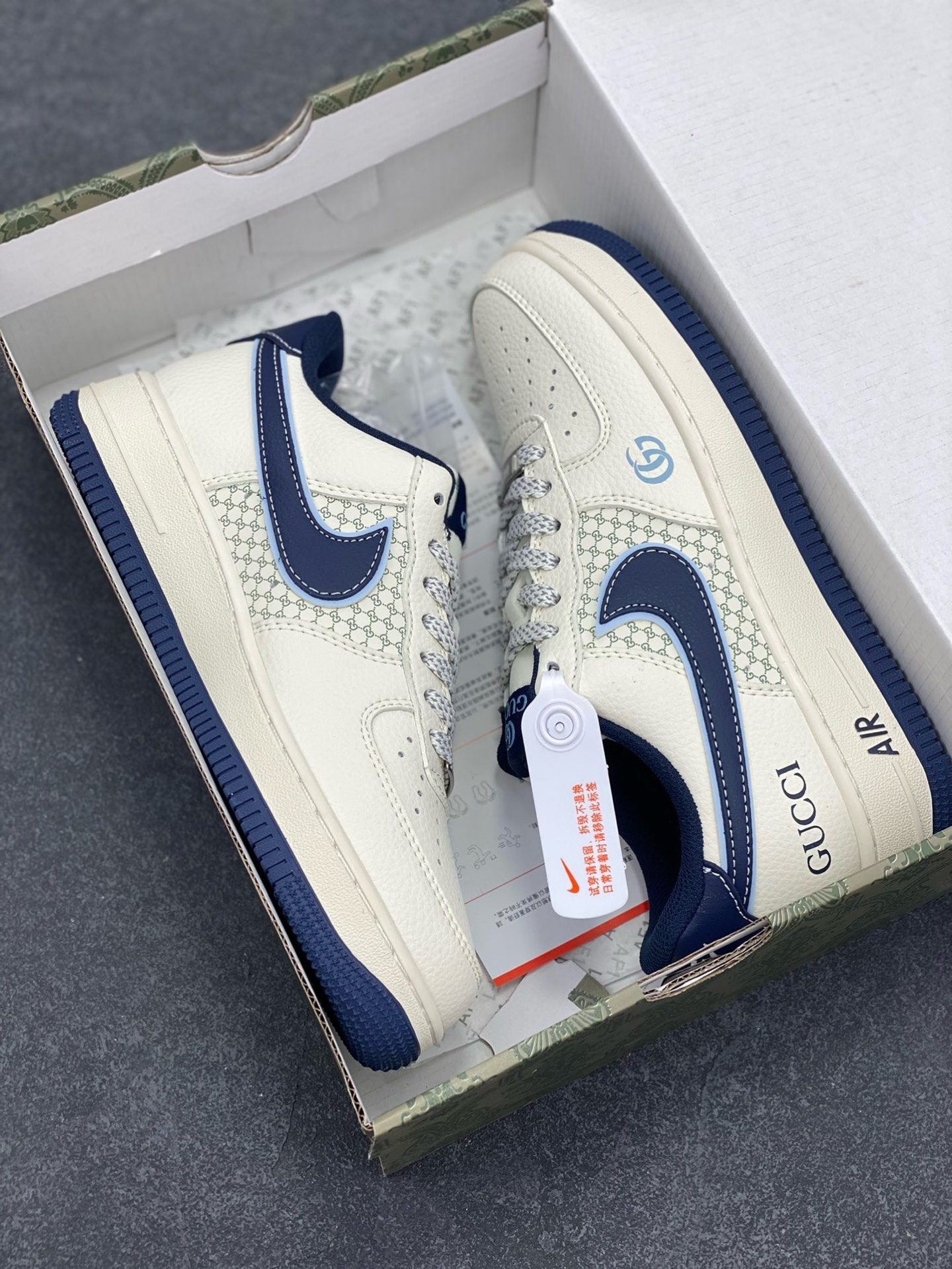 图片[9]-NIke Air Force 1 \’07 Low “古驰联名——花纹蓝勾”空军一号 低帮 运动鞋 休闲鞋 折边针车 工艺难度大 原楦头原纸板 原装鞋盒 定制五金配件 内置全掌气垫 原厂鞋底 货号：XS1958-564 尺码：36 36.5 37.5 38 38.5 39 40 40.5 41 42 42.5 43 44 44.5 45-选品中心