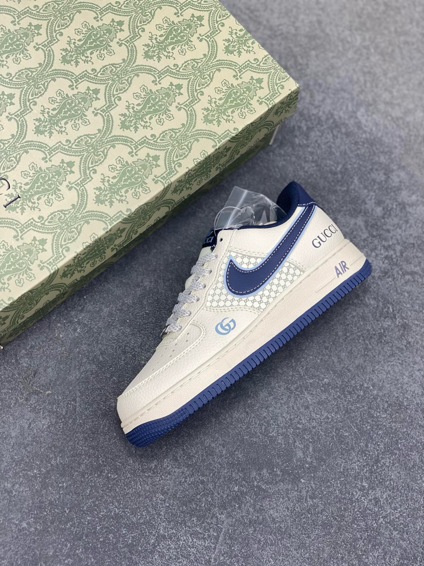 图片[7]-NIke Air Force 1 \’07 Low “古驰联名——花纹蓝勾”空军一号 低帮 运动鞋 休闲鞋 折边针车 工艺难度大 原楦头原纸板 原装鞋盒 定制五金配件 内置全掌气垫 原厂鞋底 货号：XS1958-564 尺码：36 36.5 37.5 38 38.5 39 40 40.5 41 42 42.5 43 44 44.5 45-选品中心