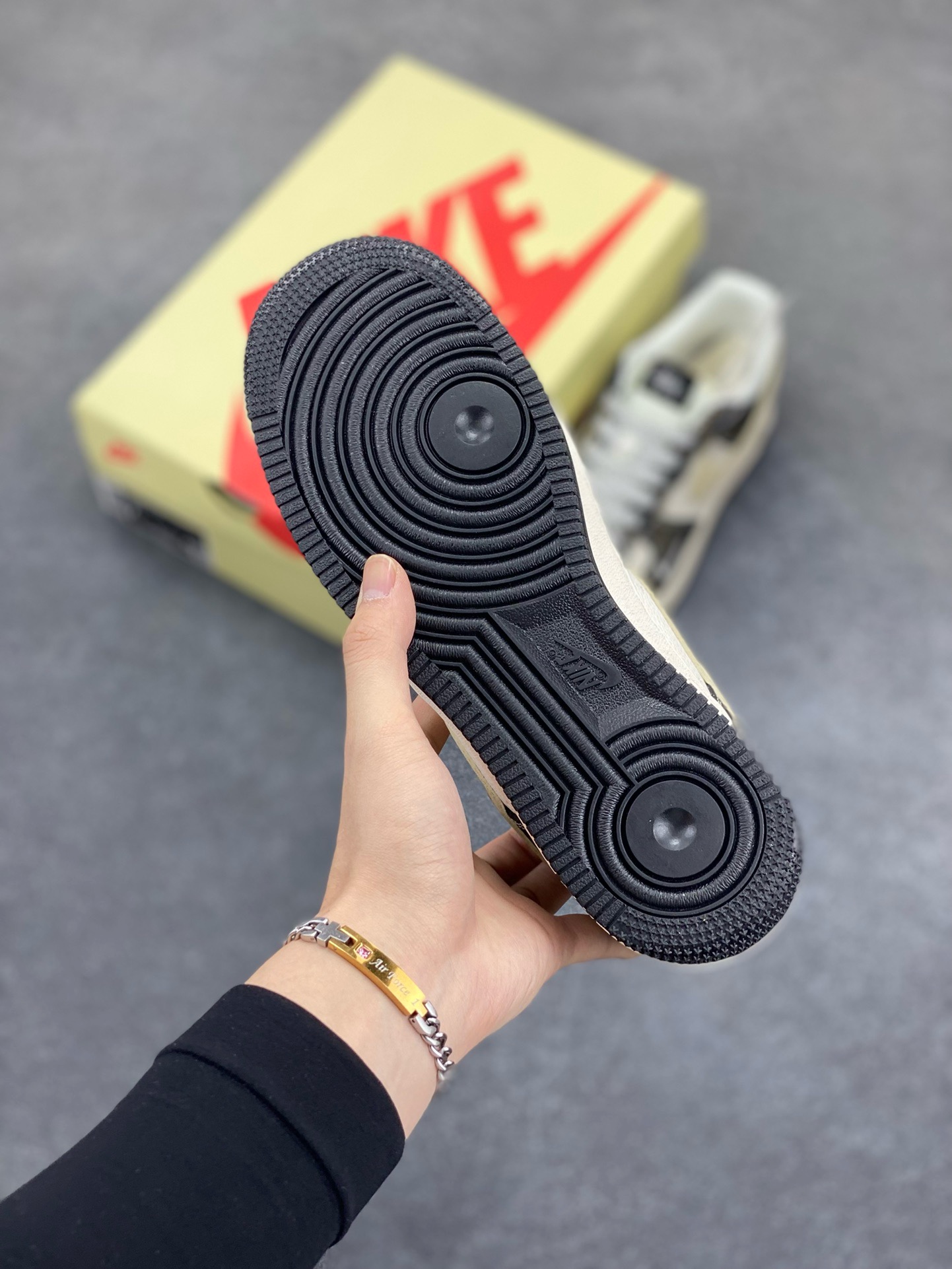 图片[5]-NIke Air Force 1 \’07 Low “斯图西联名——渐变蛇纹”空军一号 低帮 运动鞋 休闲鞋 折边针车 工艺难度大 原楦头原纸板 原装鞋盒 定制五金配件 内置全掌气垫 原厂鞋底 货号：XS1958-556 尺码：36 36.5 37.5 38 38.5 39 40 40.5 41 42 42.5 43 44 44.5 45-选品中心