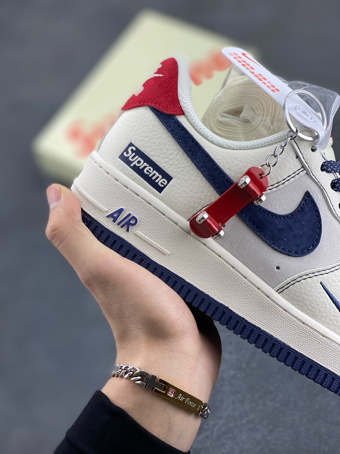 图片[6]-NIke Air Force 1 \’07 Low “Supreme联名——红标翻毛蓝勾”空军一号 低帮 运动鞋 休闲鞋 折边针车 工艺难度大 原楦头原纸板 原装鞋盒 定制五金配件 内置全掌气垫 原厂鞋底 货号：BB7518-021 尺码：36 36.5 37.5 38 38.5 39 40 40.5 41 42 42.5 43 44 44.5 45-选品中心